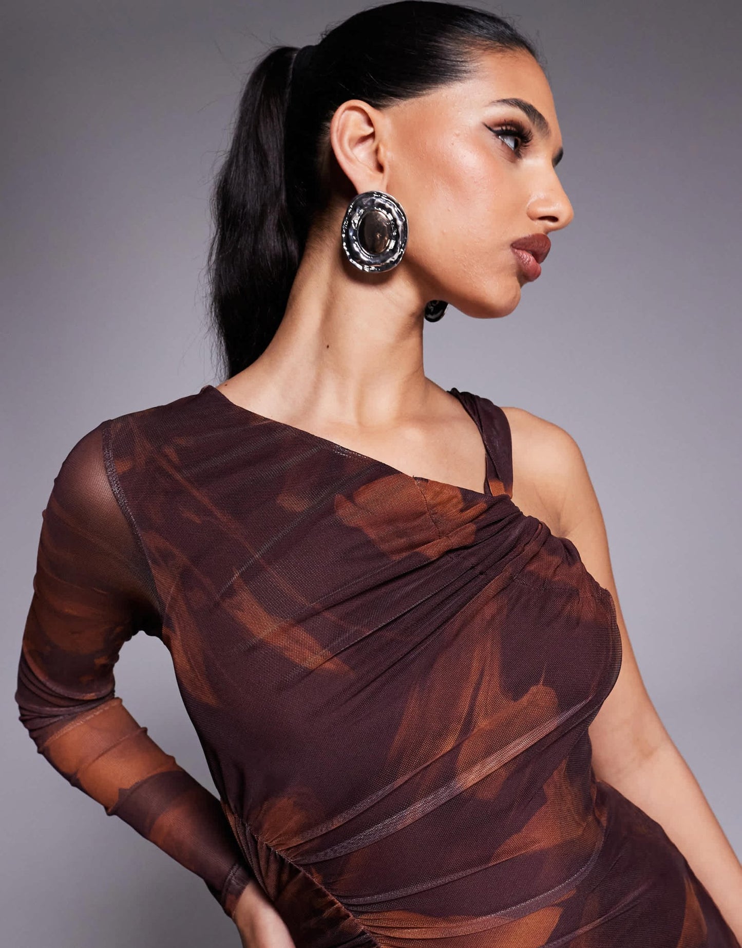 ASOS DESIGN mesh one sleeve asymmetric midi dress with channelled strap detail in abstract print - ASOS Sample Sale EU Store