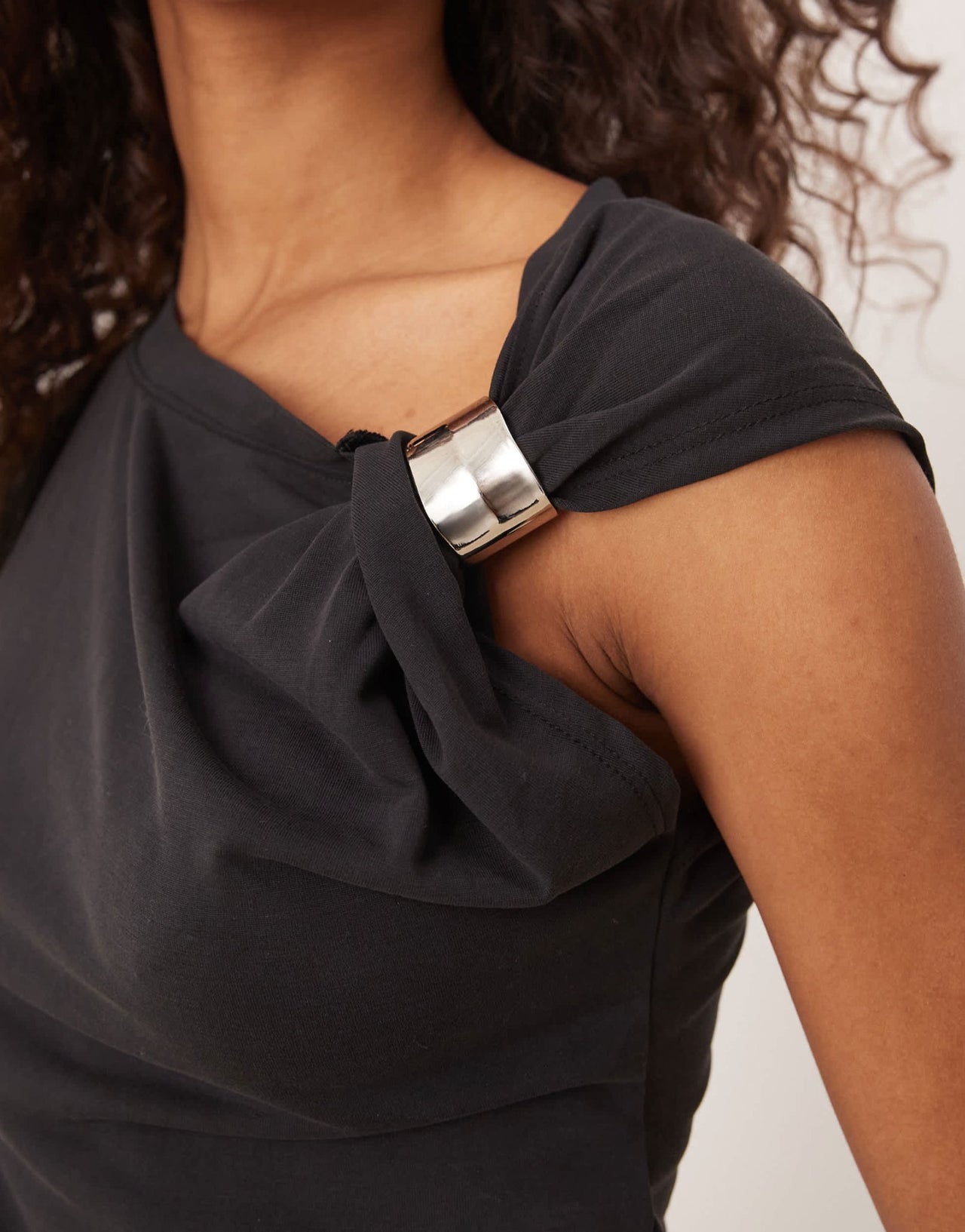 ASOS DESIGN modal one sleeve sleeve t-shirt with silver trim in black - ASOS Sample Sale EU Store
