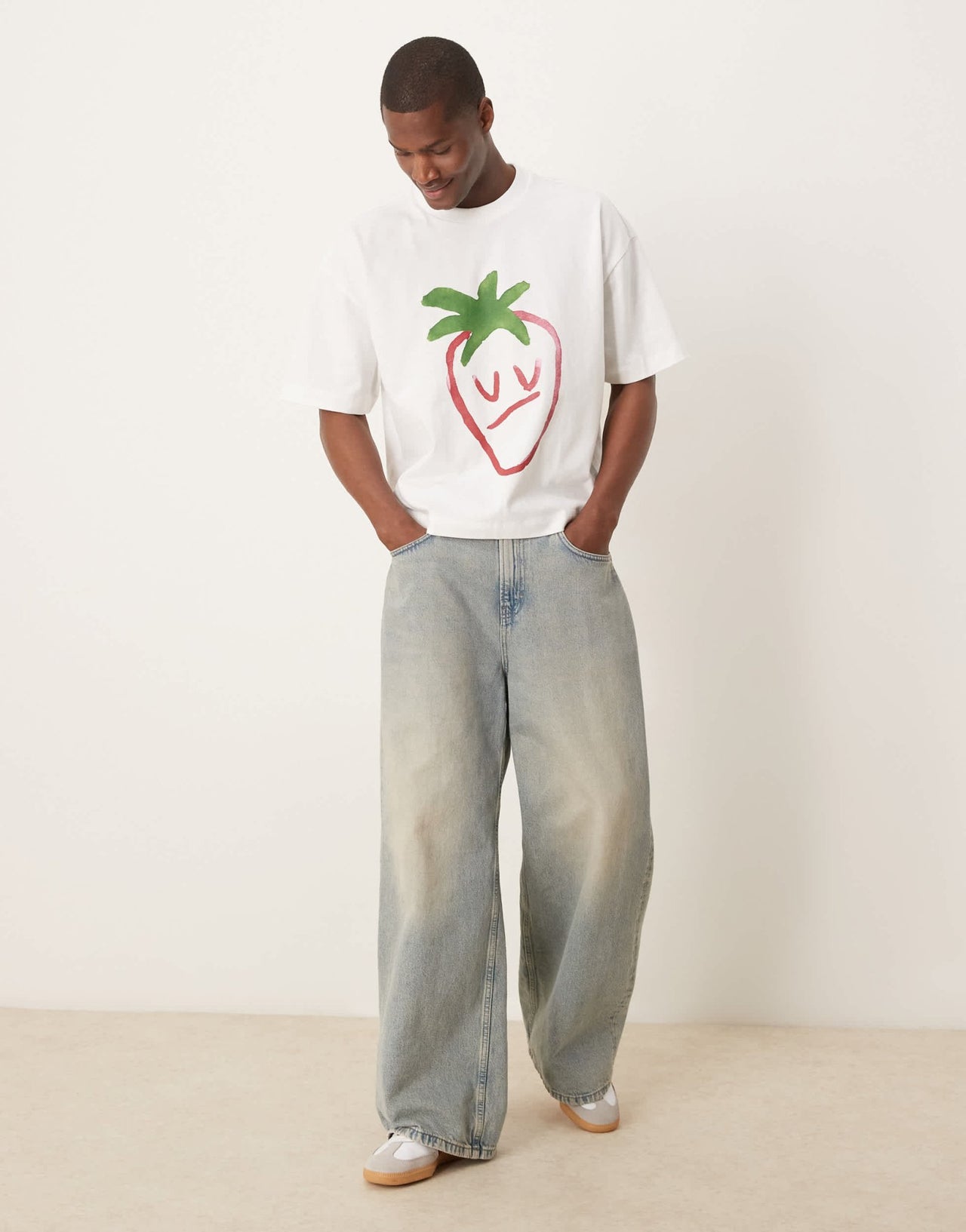 ASOS DESIGN oversized boxy heavyweight 240gsm t-shirt with strawberry print in white - ASOS Sample Sale EU Store