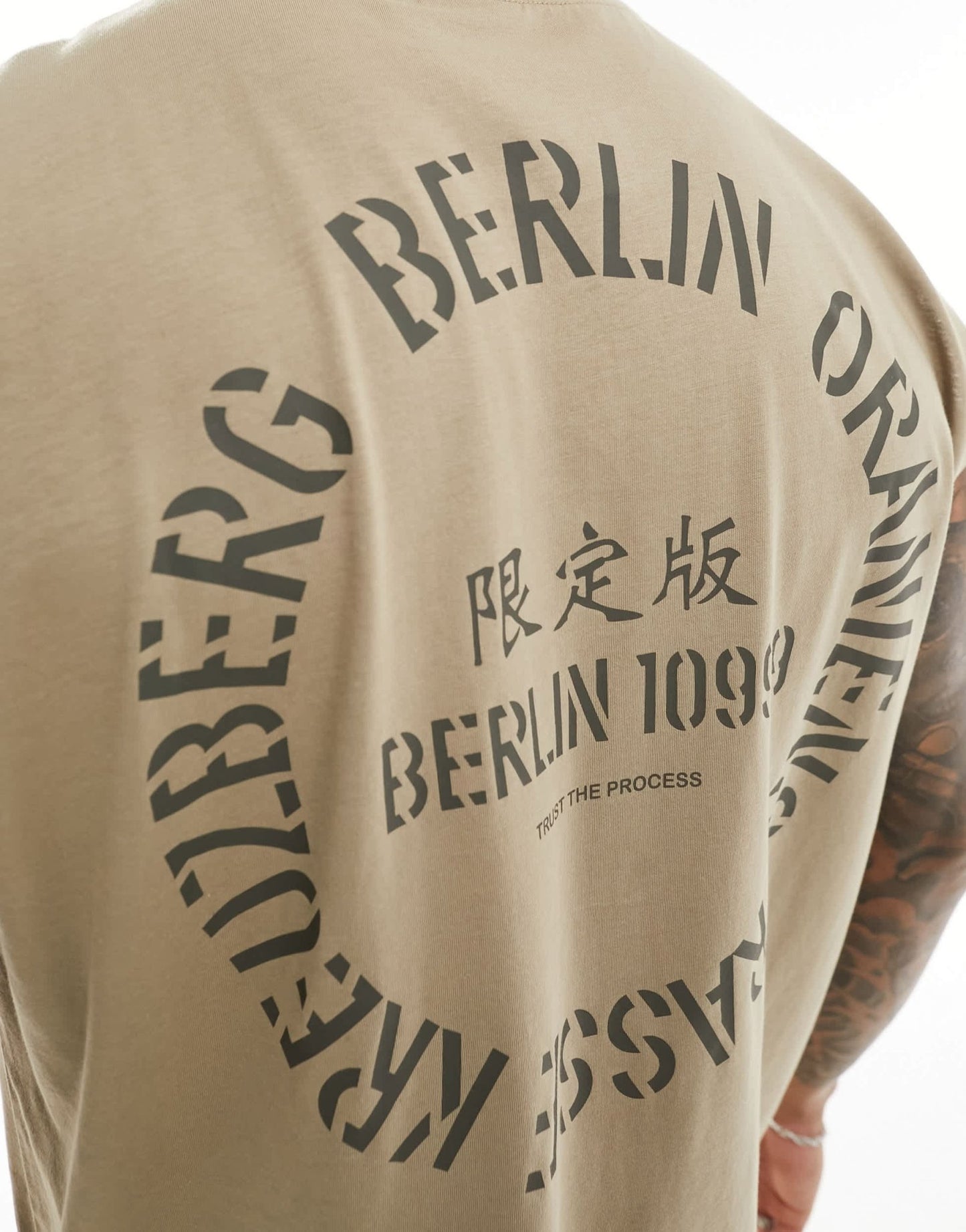ASOS DESIGN oversized vest in dark beige with back city print - ASOS Sample Sale EU Store