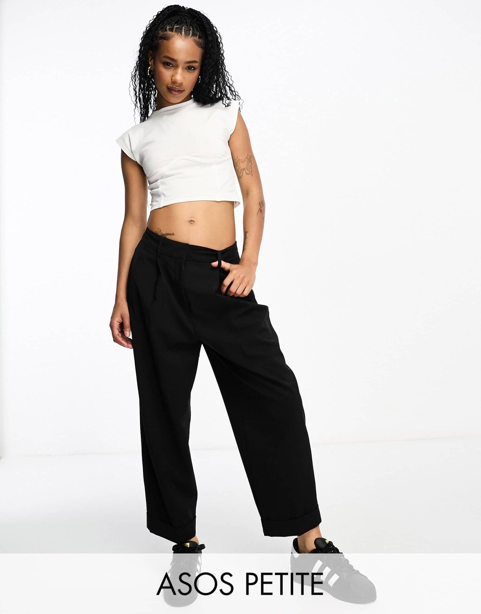 ASOS DESIGN Petite tailored tapered trousers with turn up hem in black - ASOS Sample Sale EU Store