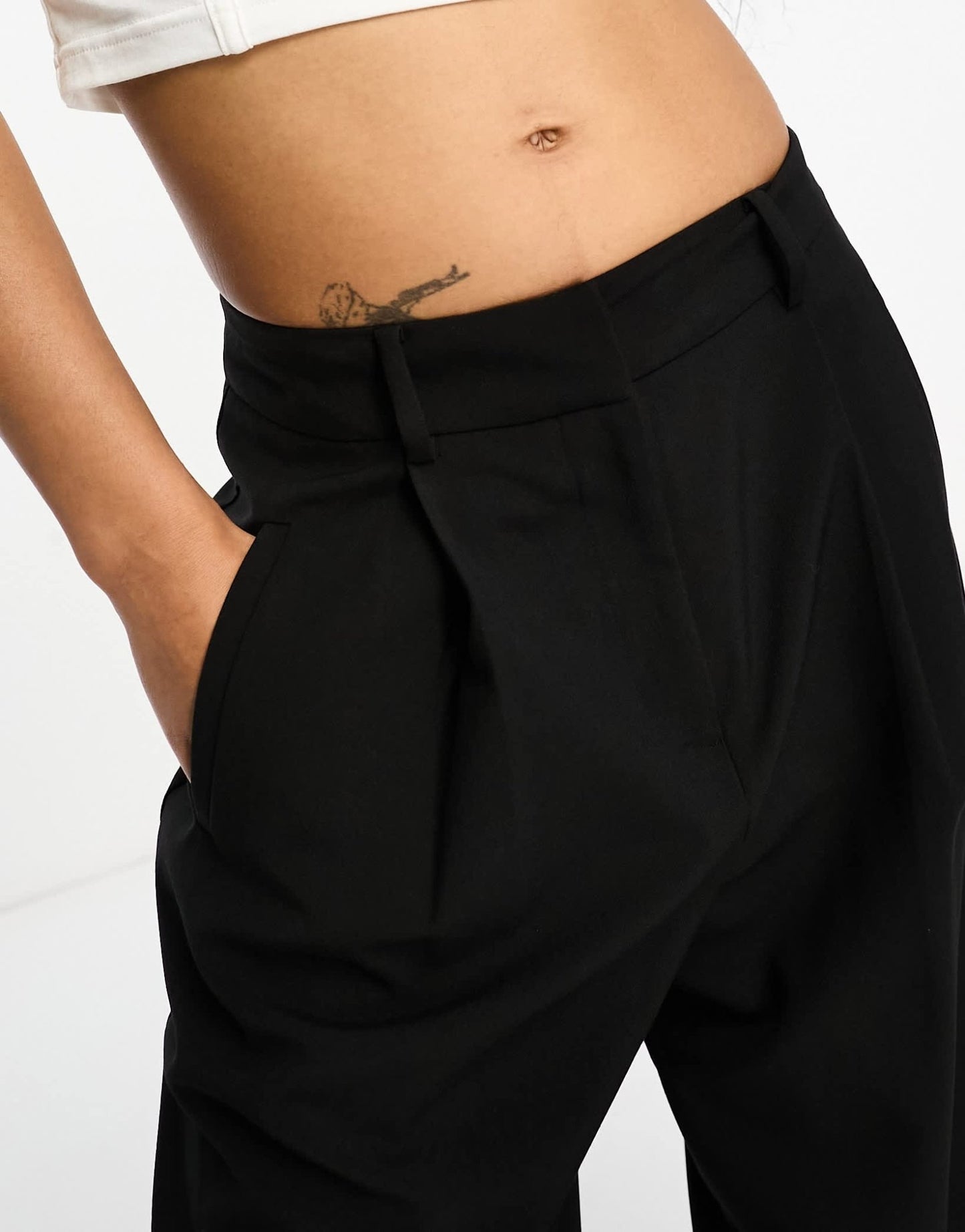 ASOS DESIGN Petite tailored tapered trousers with turn up hem in black - ASOS Sample Sale EU Store