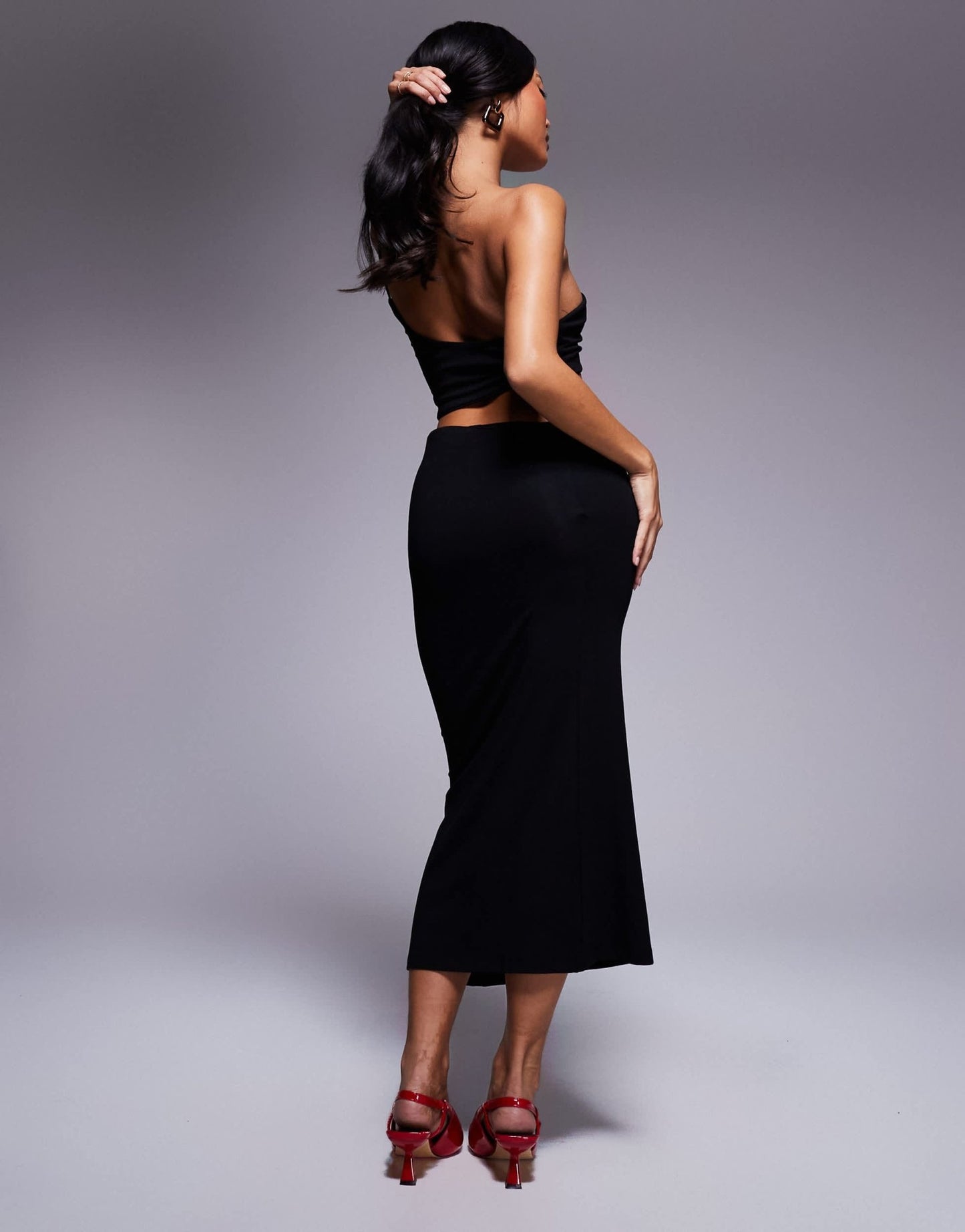 ASOS DESIGN Petite wave neck one shoulder midi dress with curved cut out in black - ASOS Sample Sale EU Store