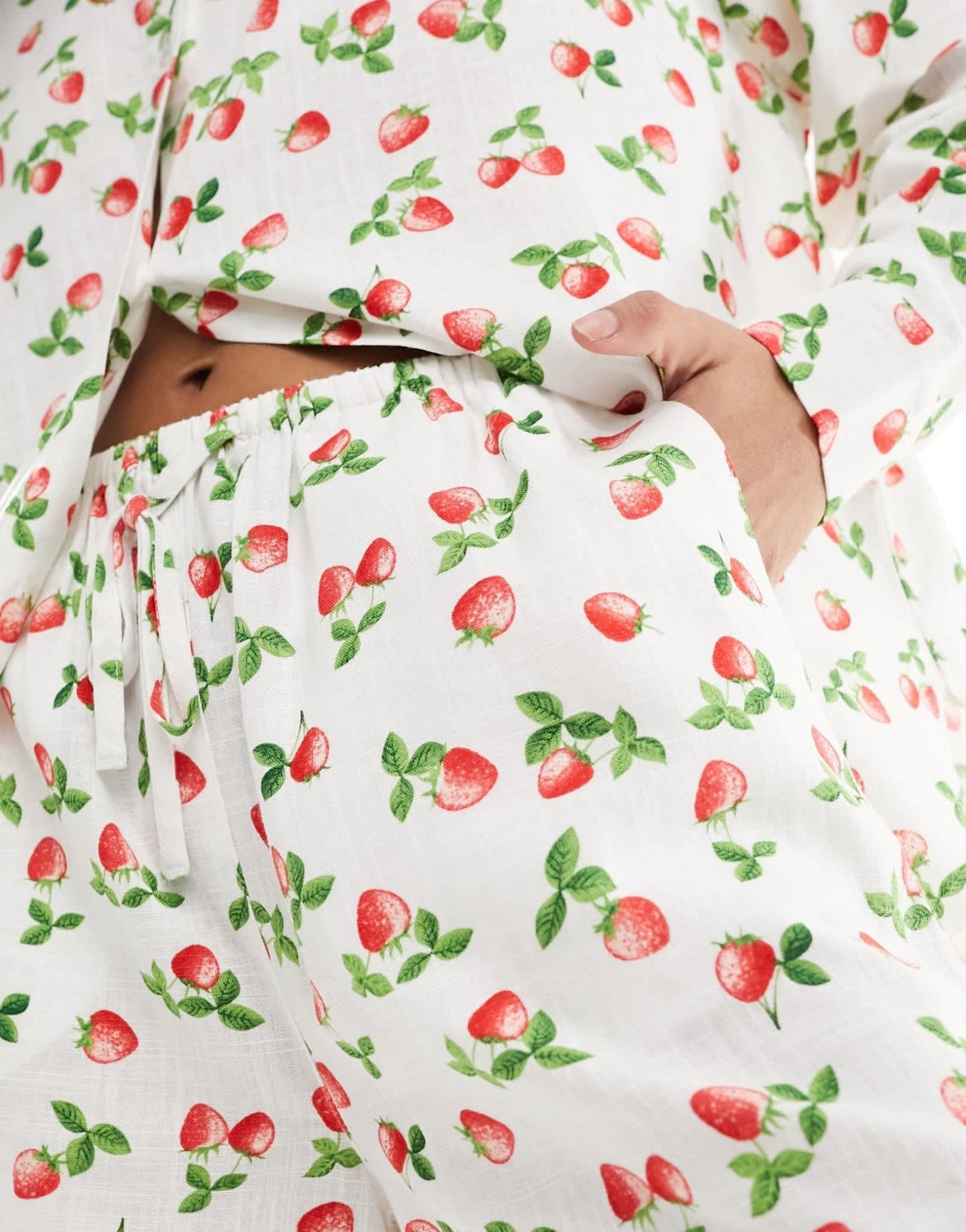 ASOS DESIGN pull on short with linen in strawberry - ASOS Sample Sale EU Store