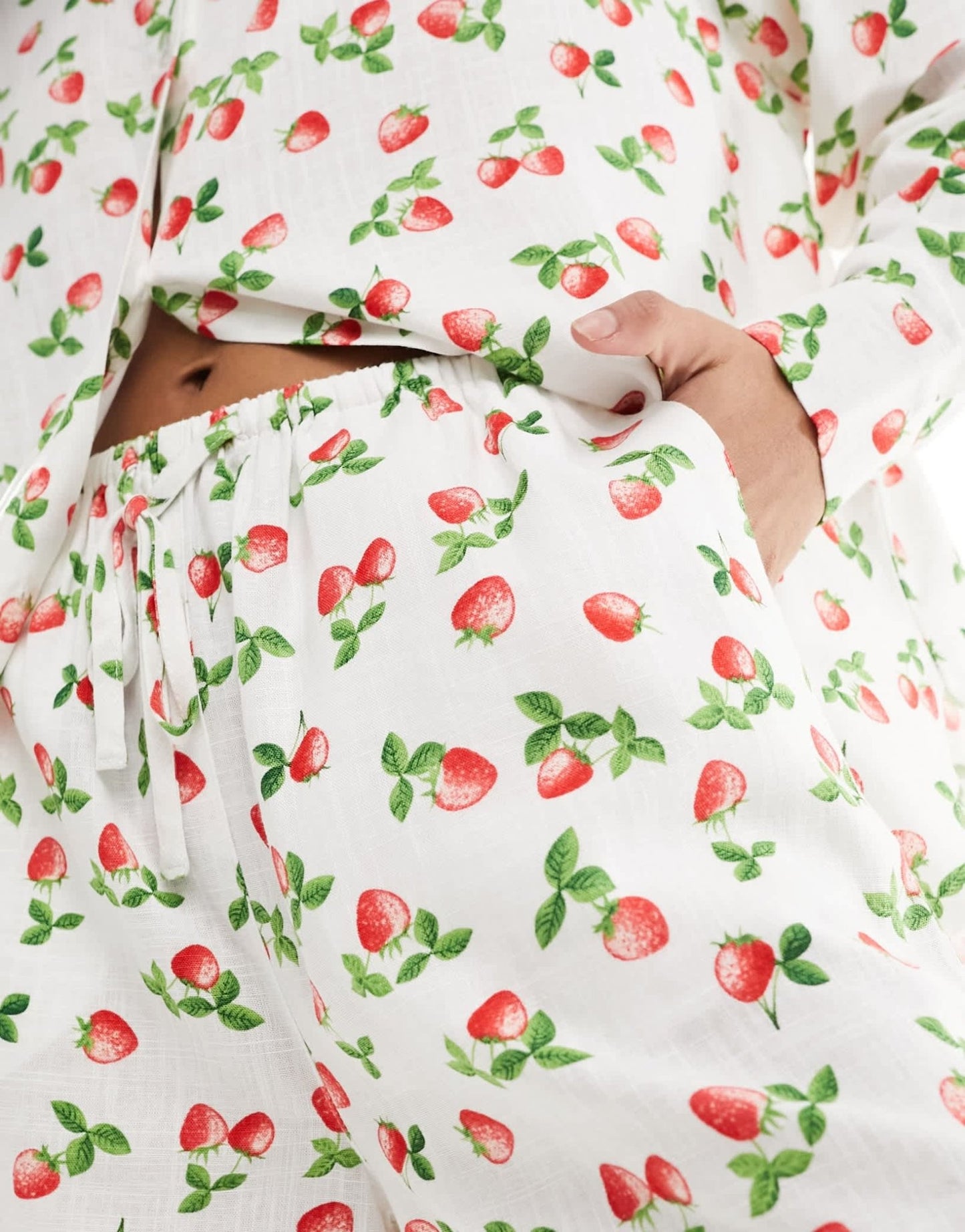 ASOS DESIGN pull on short with linen in strawberry - ASOS Sample Sale EU Store