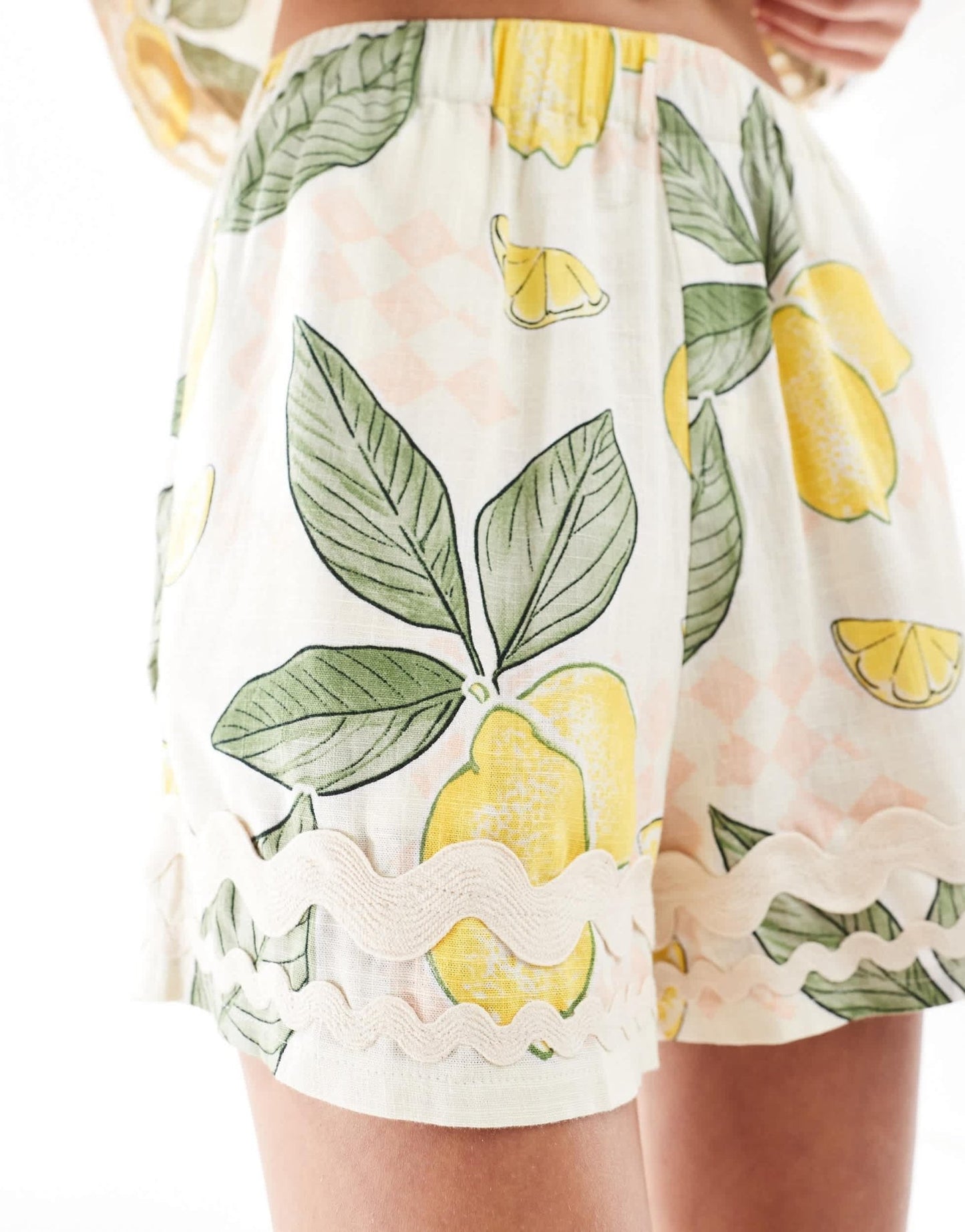 ASOS DESIGN pull on short with rik rak trim in lemon print - ASOS Sample Sale EU Store