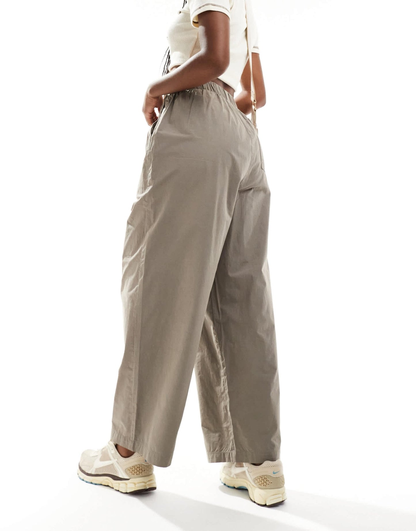 ASOS DESIGN pull on trouser with pleat detail in washed khaki - ASOS Sample Sale EU Store