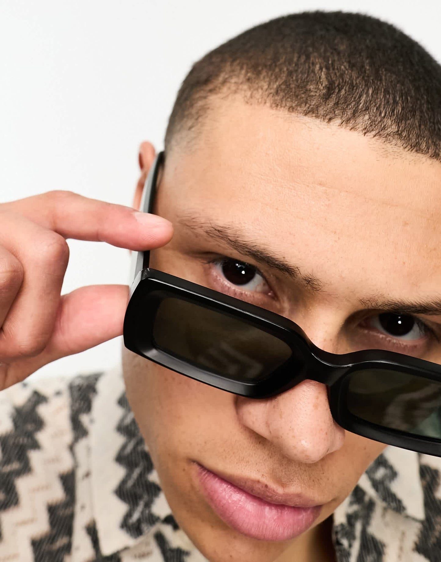 ASOS DESIGN rectangle oversized bevelled sunglasses with green lens and matte black frame - ASOS Sample Sale EU Store