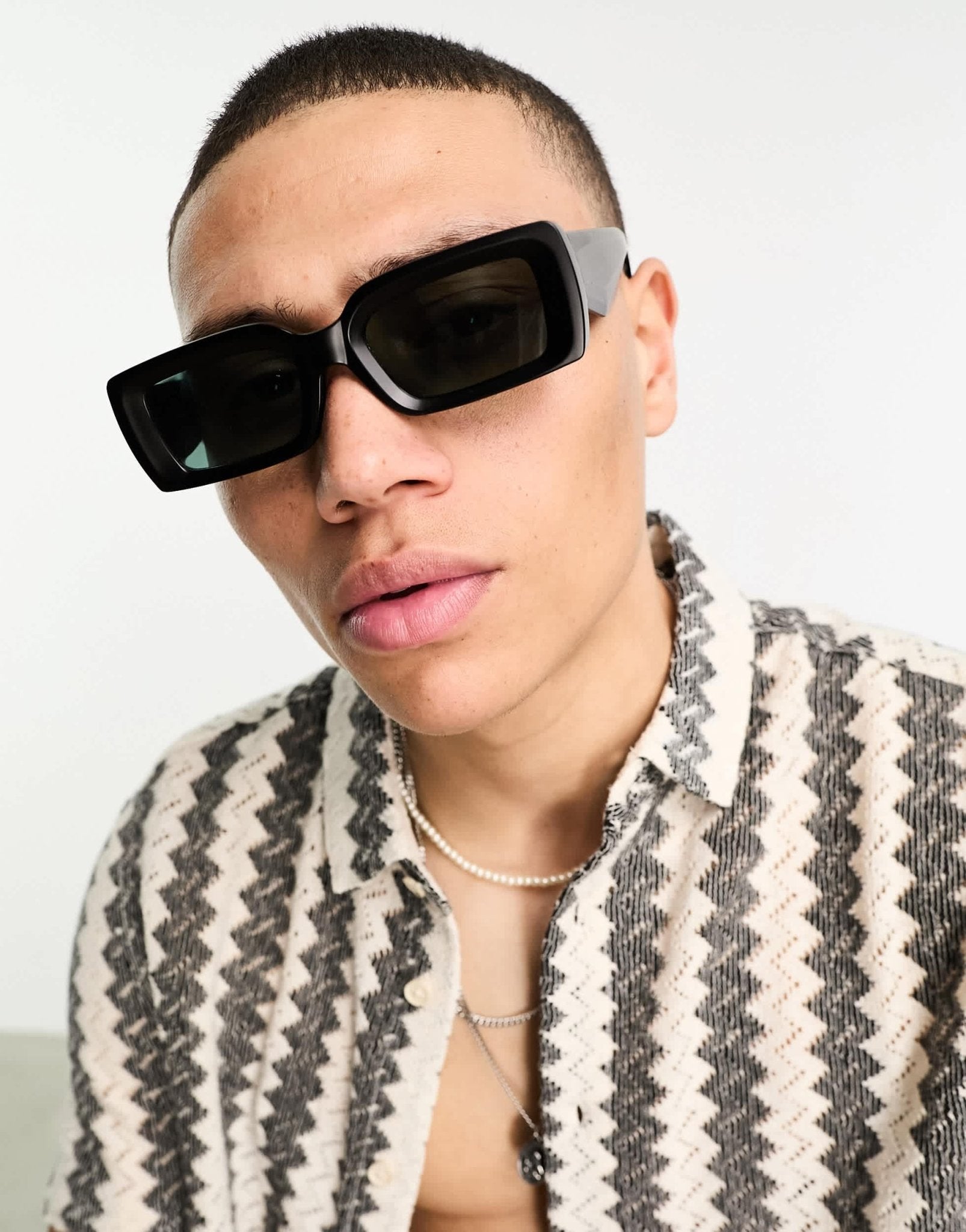ASOS DESIGN rectangle oversized bevelled sunglasses with green lens and matte black frame - ASOS Sample Sale EU Store