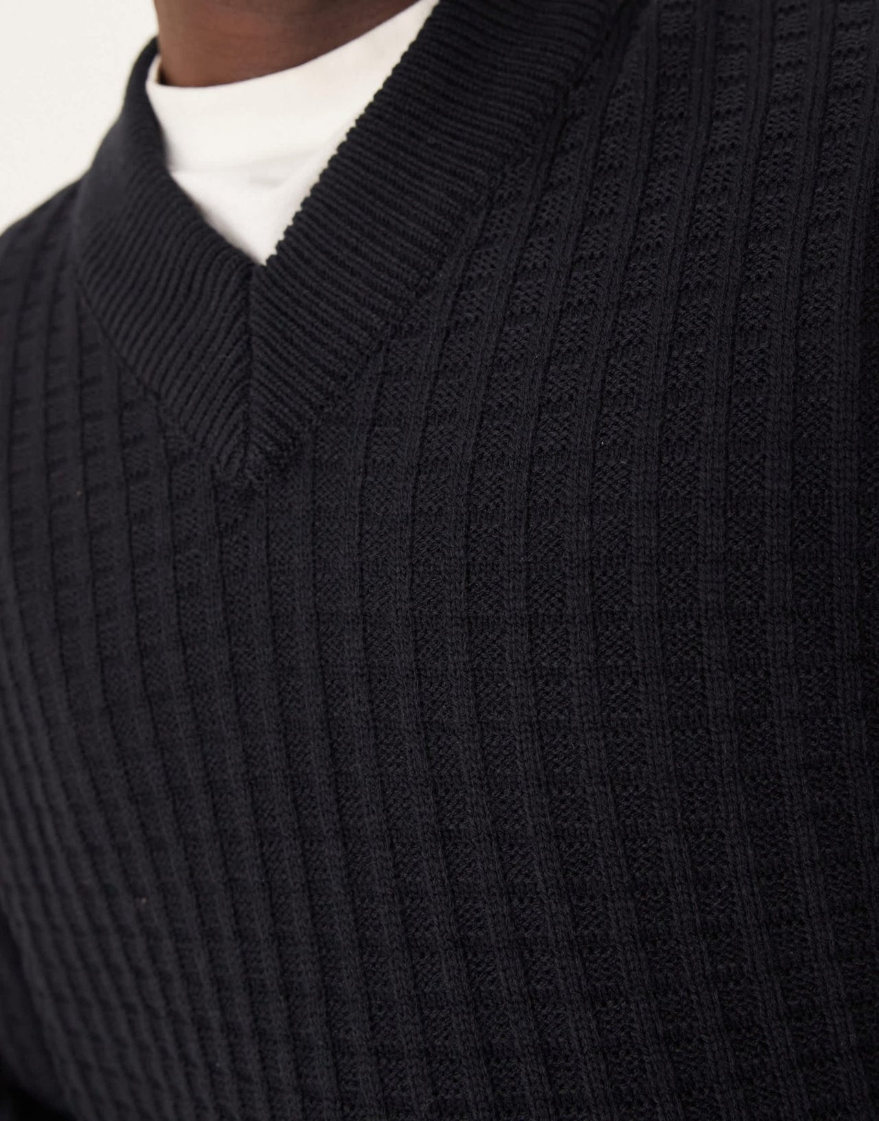 ASOS DESIGN relaxed boxy fit waffle knitted v neck jumper in navy - ASOS Sample Sale EU Store