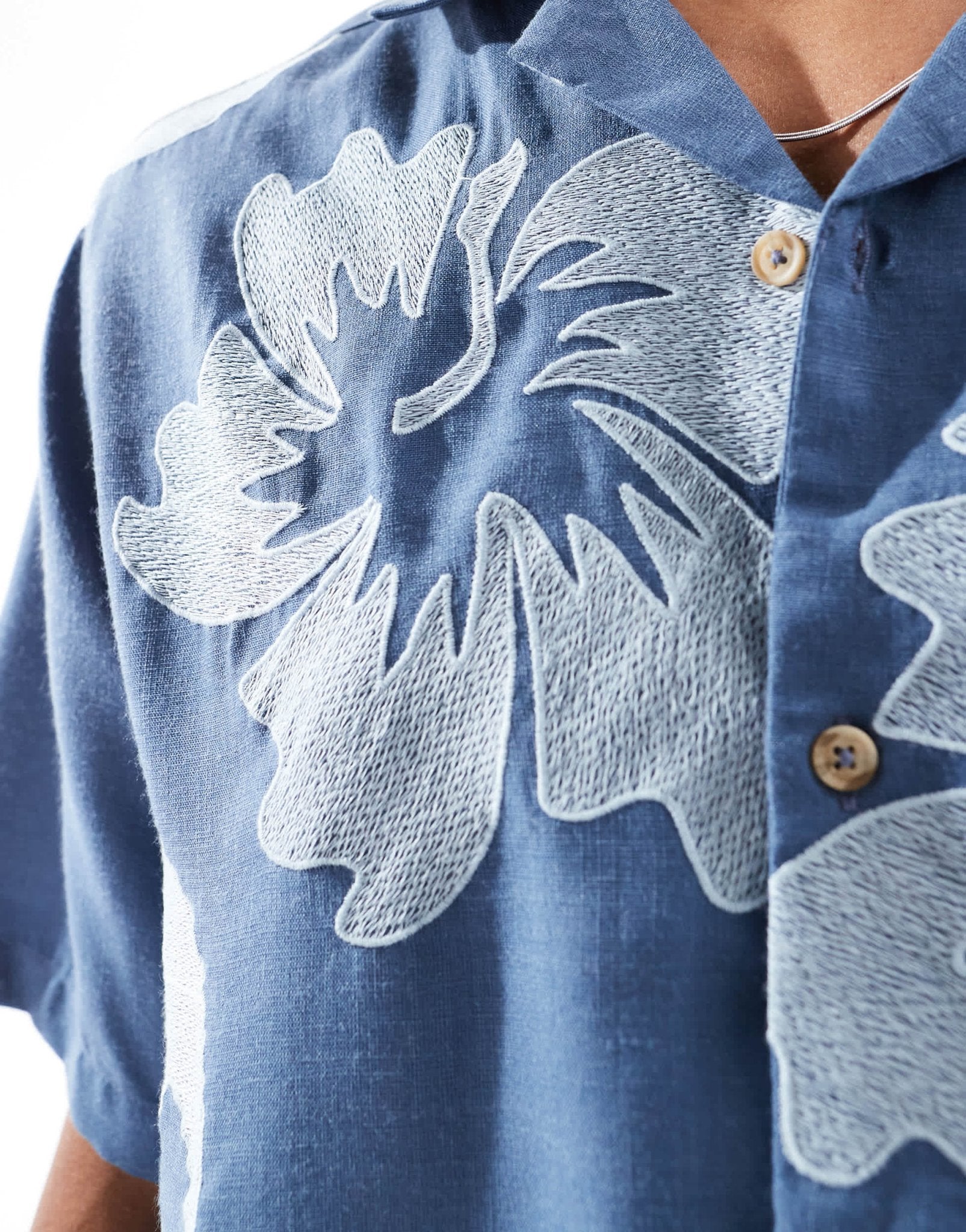 ASOS DESIGN relaxed revere shirt with hawaiian floral embroidery - ASOS Sample Sale EU Store