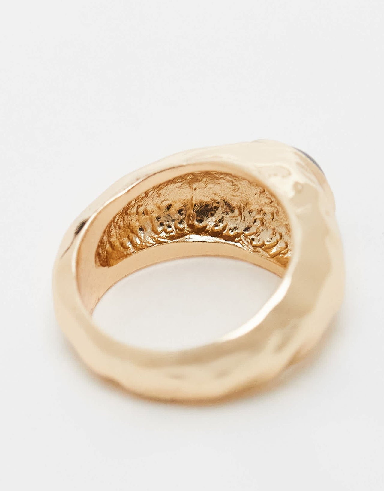 ASOS DESIGN ring with molten black stone detail in gold tone - ASOS Sample Sale EU Store