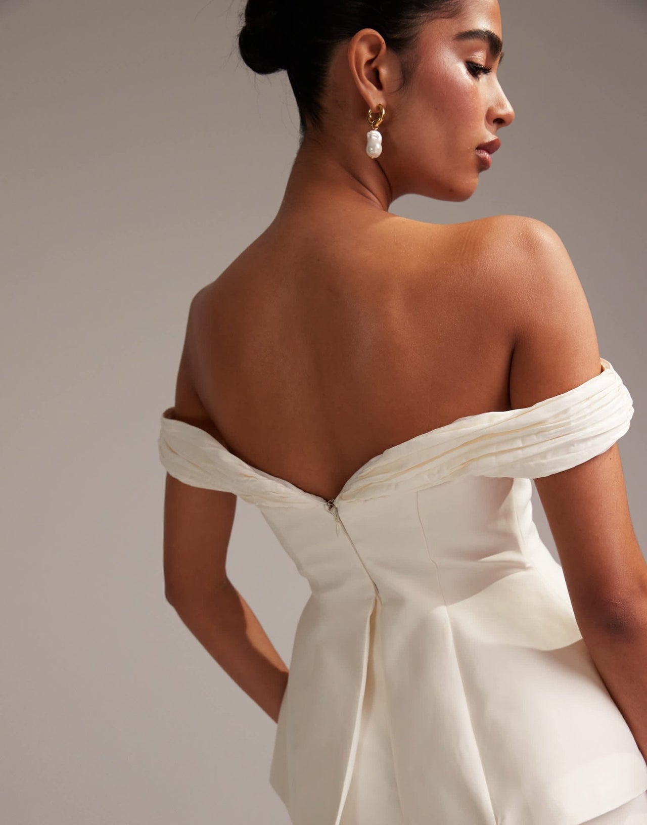 ASOS DESIGN ruched off shoulder structured midaxi wedding dress in ivory - ASOS Sample Sale EU Store
