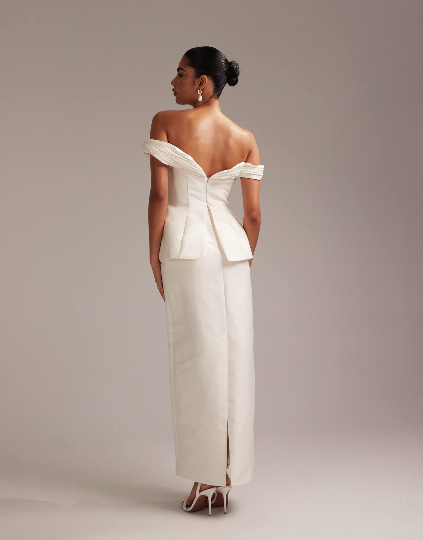 ASOS DESIGN ruched off shoulder structured midaxi wedding dress in ivory - ASOS Sample Sale EU Store