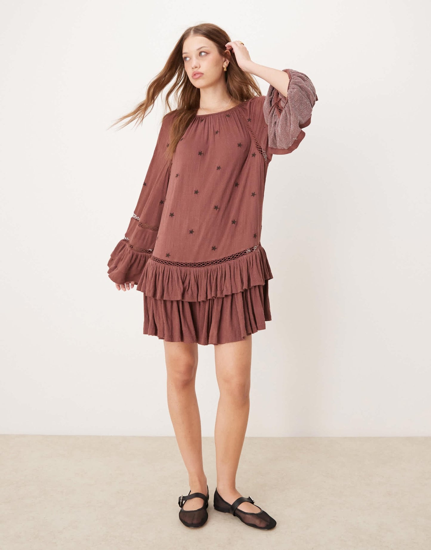 ASOS DESIGN ruffle smock crinkle mini dress with tiered sleeve and star embroidery in burgundy - ASOS Sample Sale EU Store