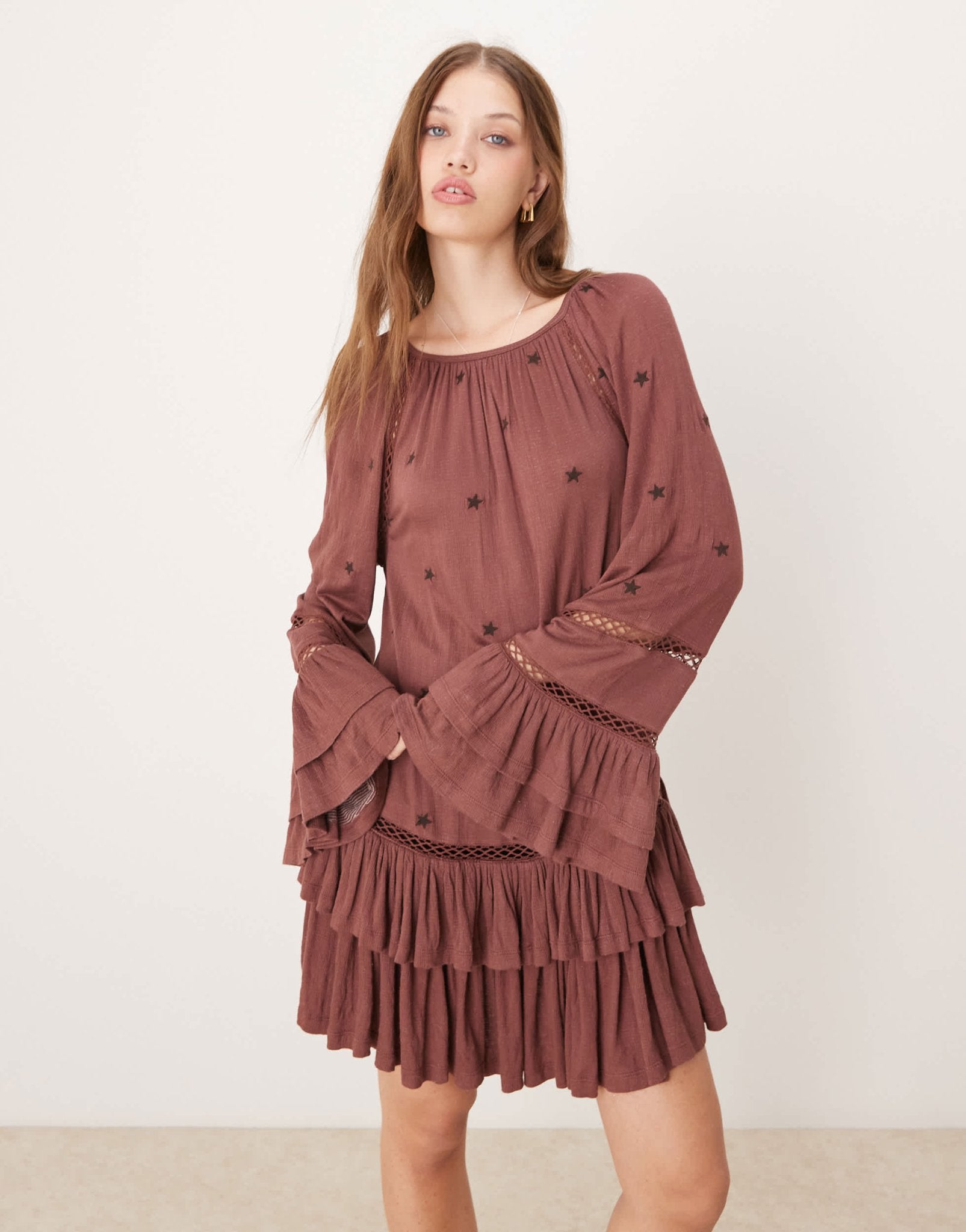 ASOS DESIGN ruffle smock crinkle mini dress with tiered sleeve and star embroidery in burgundy - ASOS Sample Sale EU Store