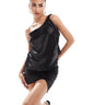 Top asimmetrico con twist in satin ASOS DESIGN in nero