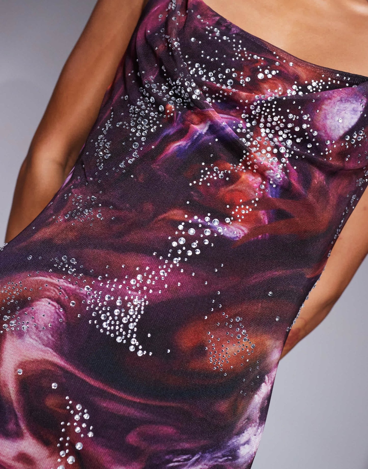 ASOS DESIGN scattered hotfix cami maxi dress with in dark abstract print - ASOS Sample Sale EU Store