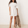 Robe babydoll trapèze froncée ASOS DESIGN en blanc