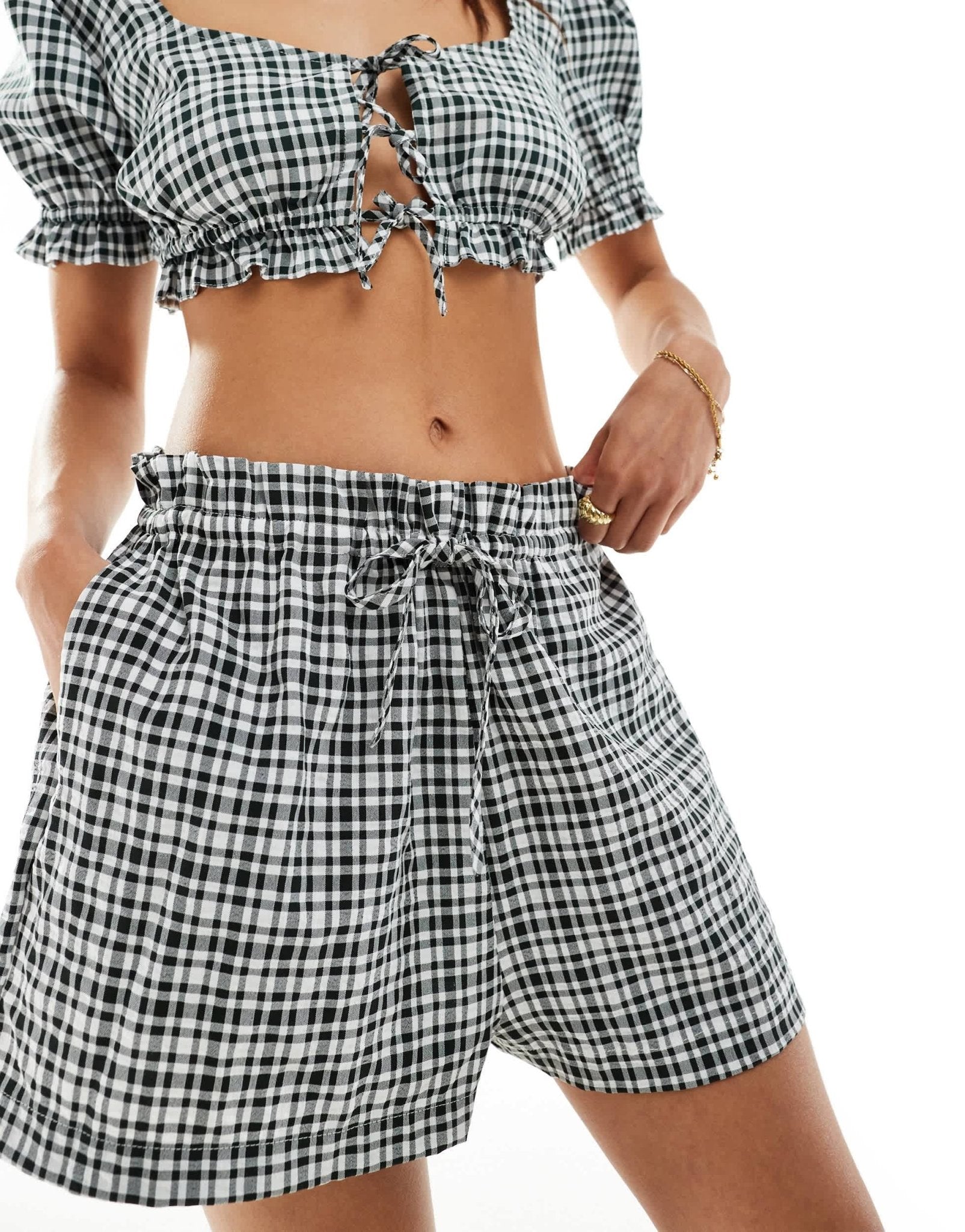 ASOS DESIGN short with ruffle detail in mono gingham co - ord - ASOS Sample Sale EU Store