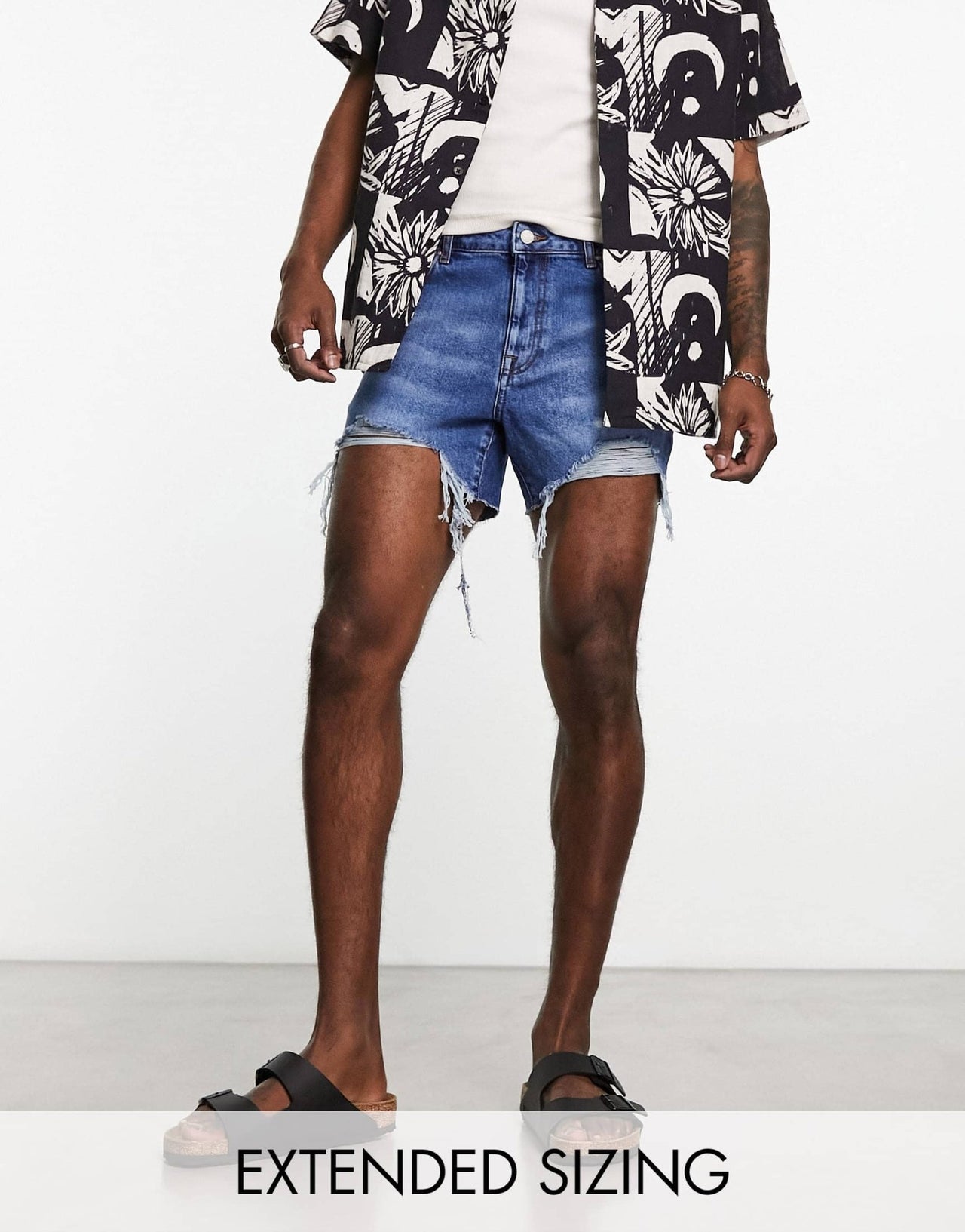 ASOS DESIGN shorter length denim shorts in midwash with rip detail and raw hem - ASOS Sample Sale EU Store