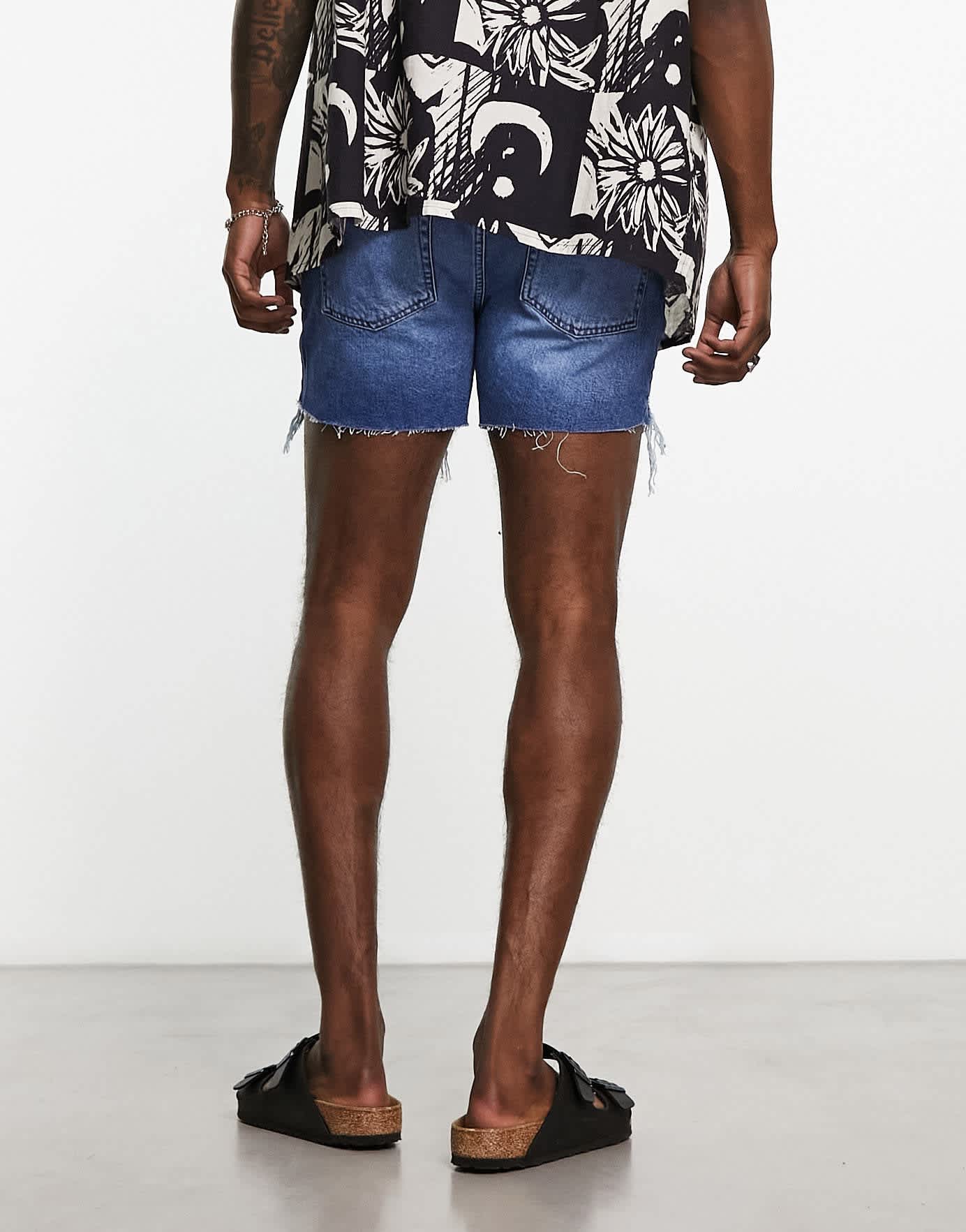 ASOS DESIGN shorter length denim shorts in midwash with rip detail and raw hem - ASOS Sample Sale EU Store