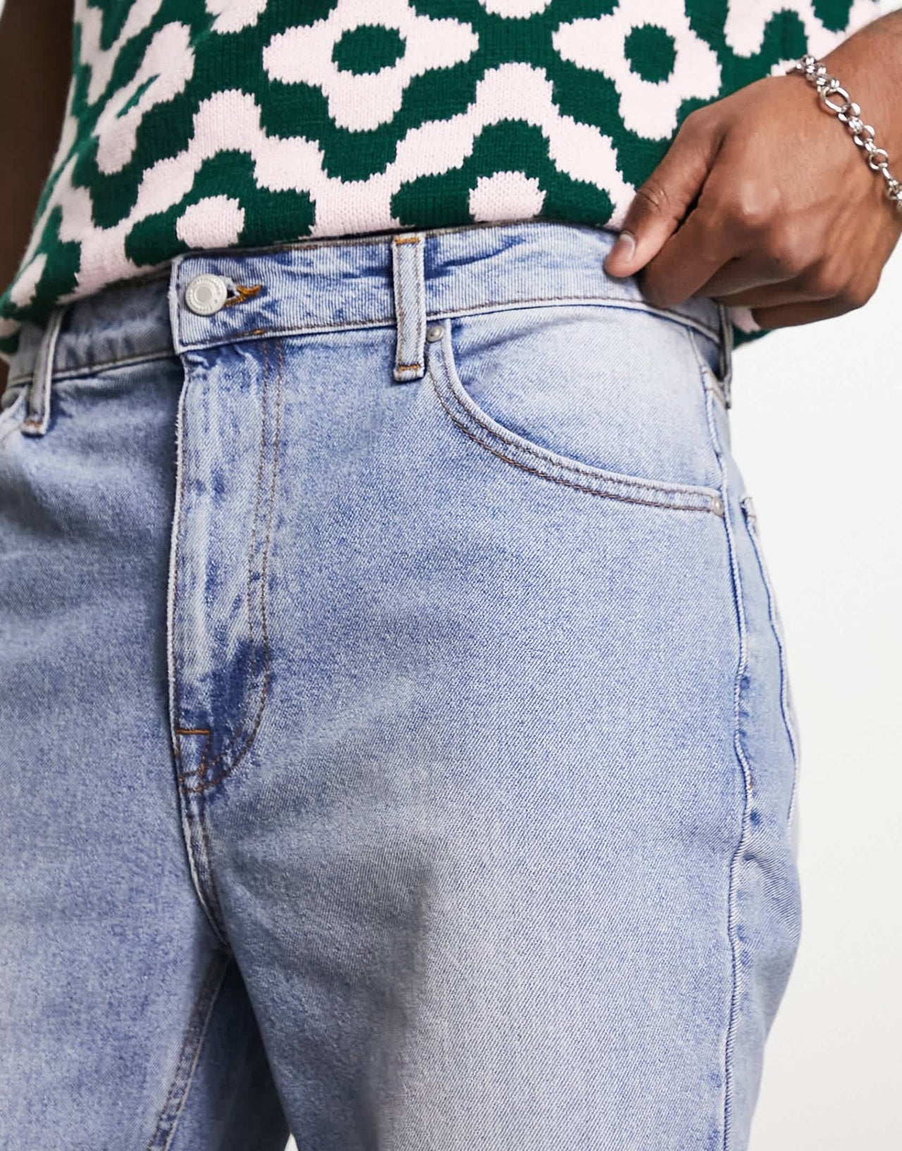 ASOS DESIGN straight leg jeans with busted knee in mid blue wash - ASOS Sample Sale EU Store