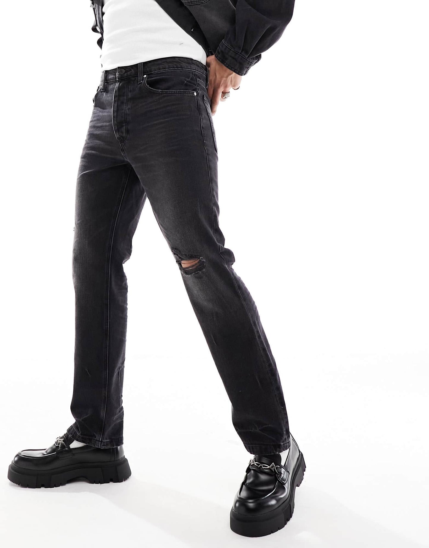 ASOS DESIGN straight leg jeans with knee rip in vintage washed black - ASOS Sample Sale EU Store