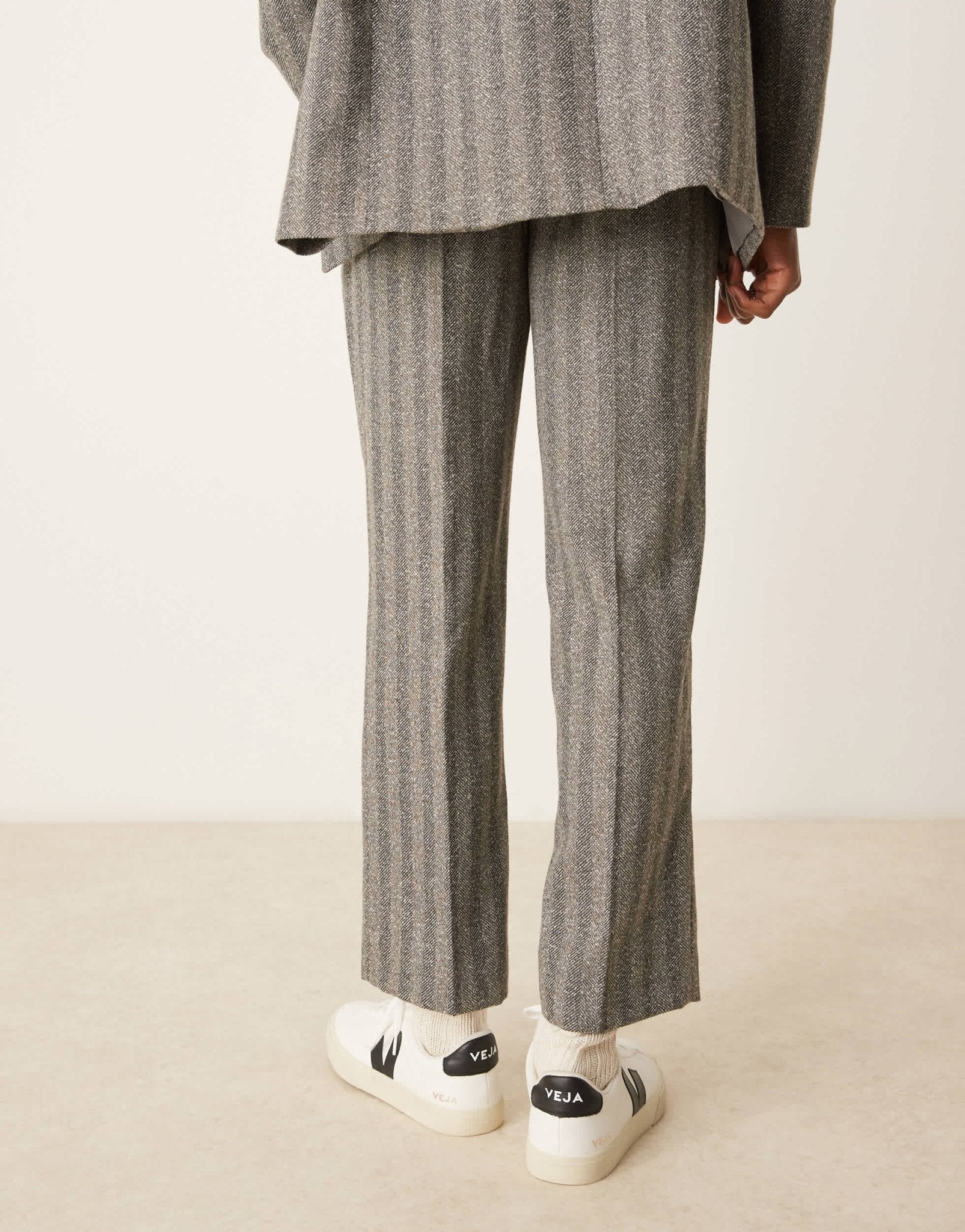 ASOS DESIGN straight leg suit trousers in charcoal herringbone - ASOS Sample Sale EU Store
