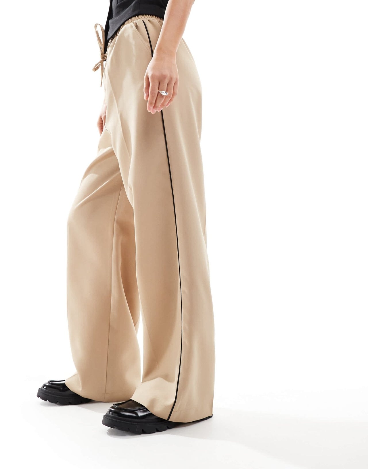 ASOS DESIGN tailored pull on trouser with piping in sand - ASOS Sample Sale EU Store