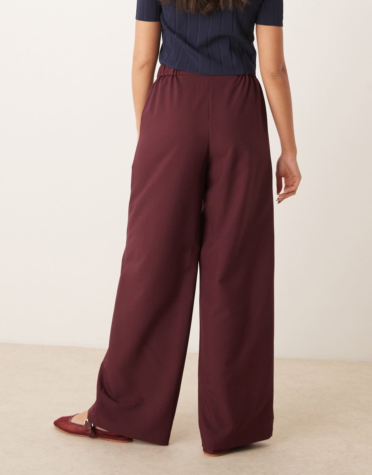 ASOS DESIGN tailored relaxed straight leg trousers in dark cherry - ASOS Sample Sale EU Store