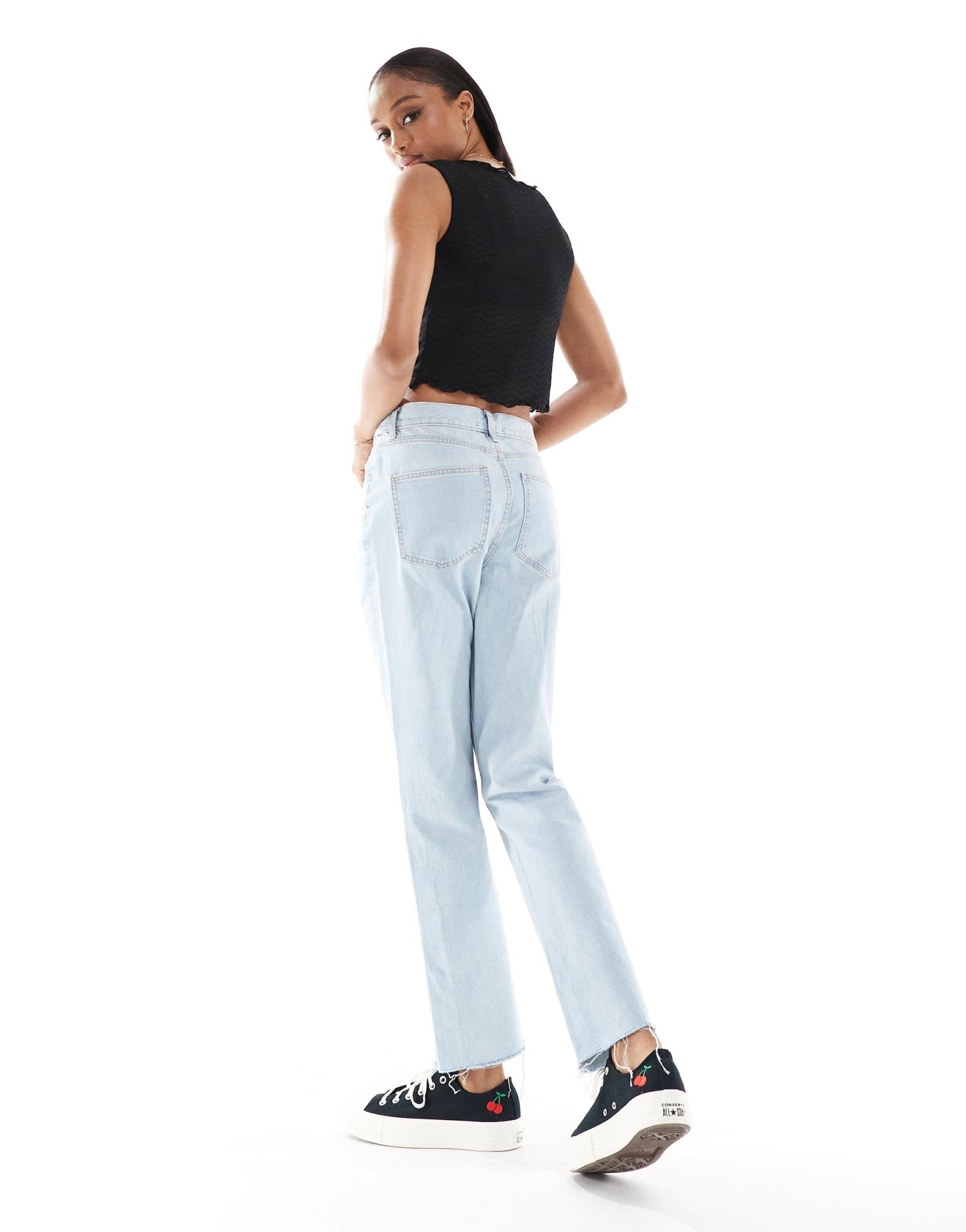 ASOS DESIGN Tall cropped mid rise straight jeans in bleach - ASOS Sample Sale EU Store