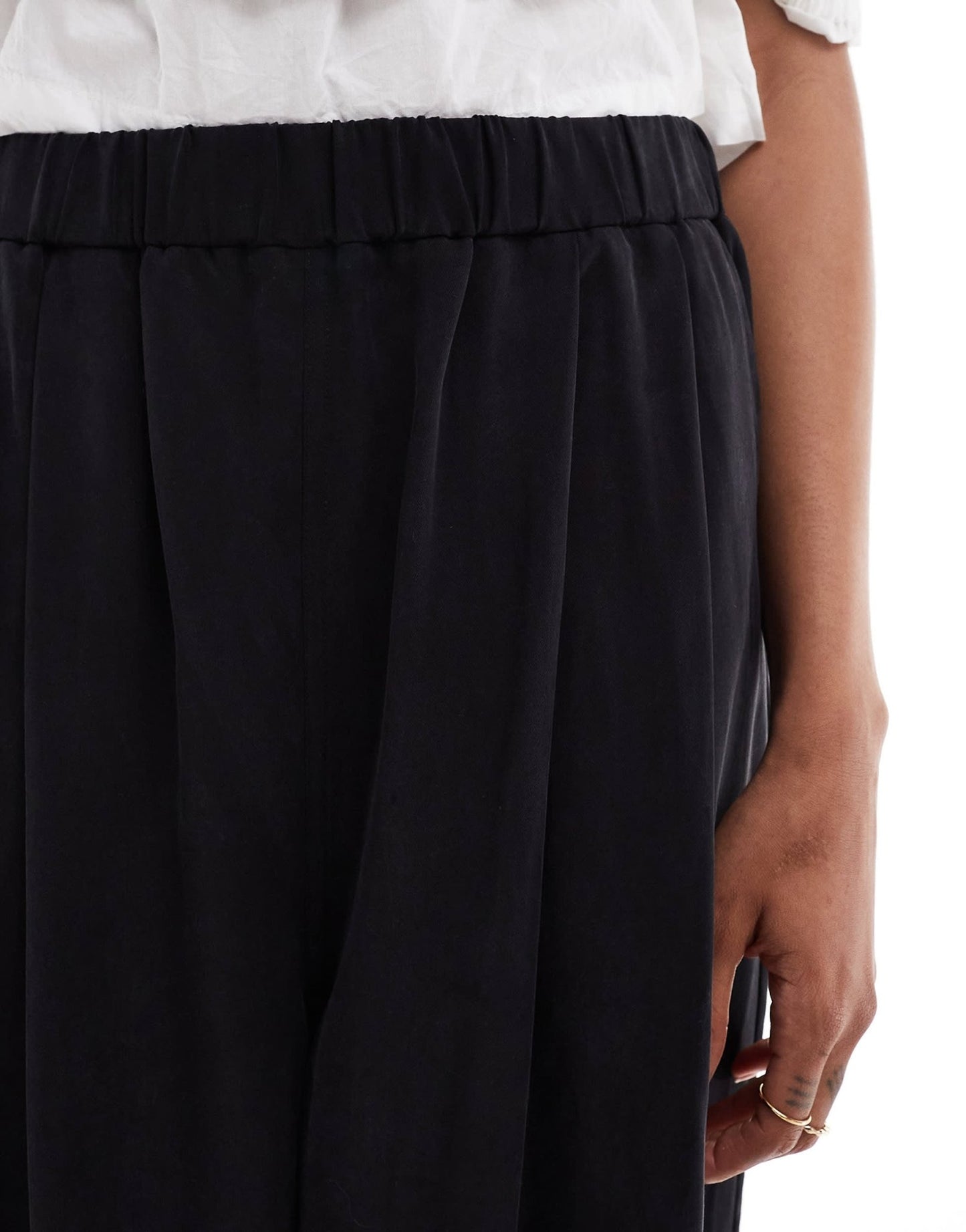 ASOS DESIGN Tall premium casual pull on trousers with pleat detail in washed black - ASOS Sample Sale EU Store