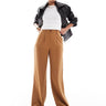 ASOS DESIGN pantalon Tall droit décontracté en camel