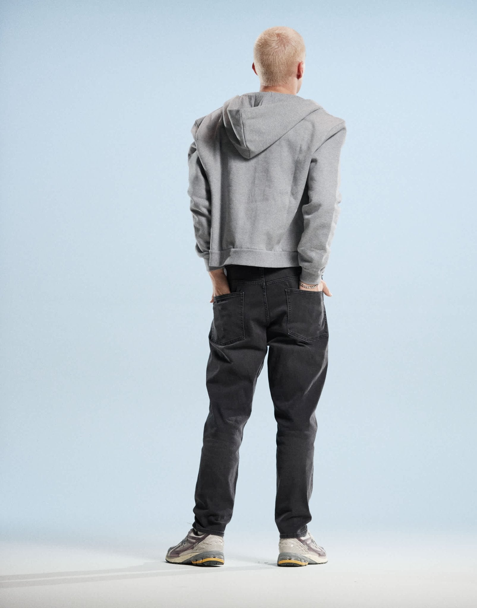 ASOS DESIGN tapered jeans in black wash - ASOS Sample Sale EU Store