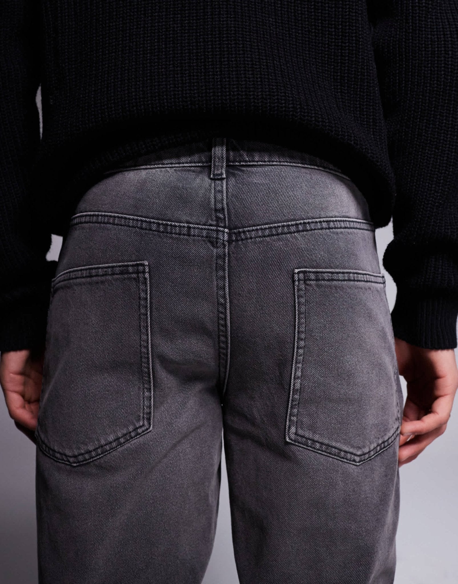 ASOS DESIGN tapered jeans with vintage tint in washed black - ASOS Sample Sale EU Store