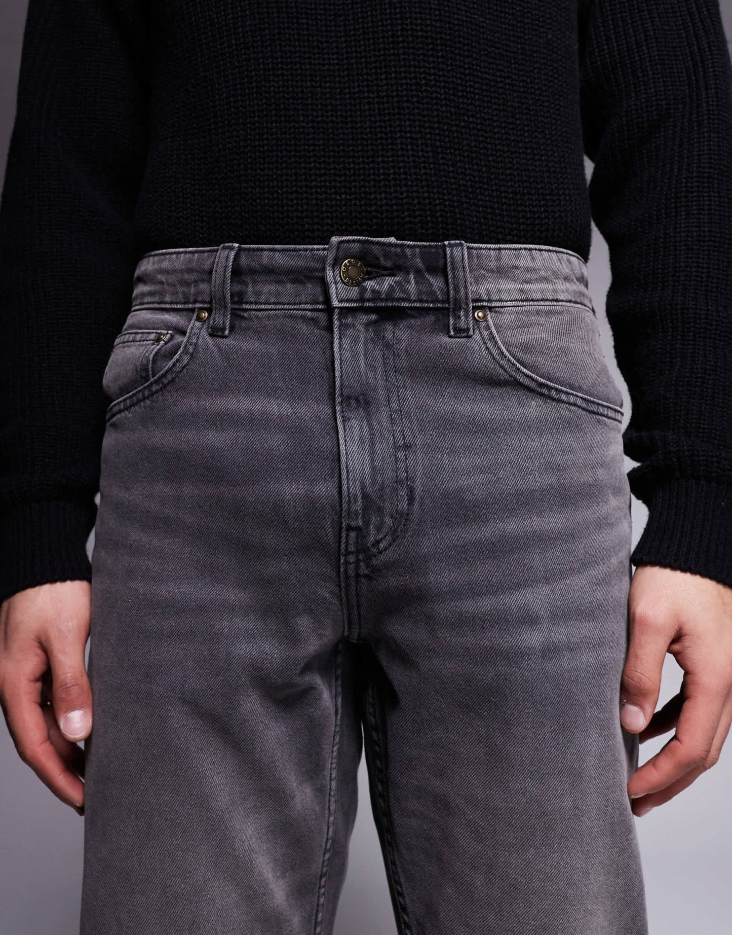 ASOS DESIGN tapered jeans with vintage tint in washed black - ASOS Sample Sale EU Store