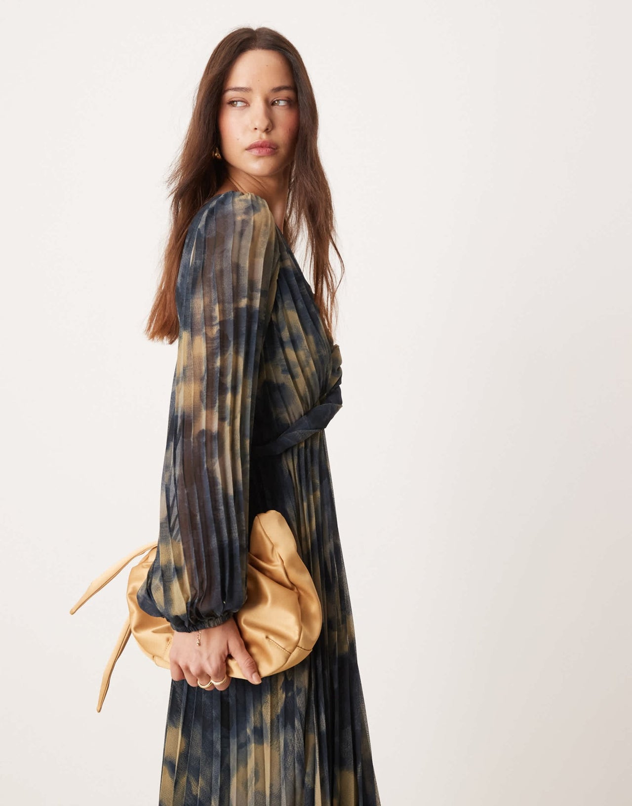 ASOS DESIGN twist detail wrap front pleated midi dress in blurred floral - ASOS Sample Sale EU Store