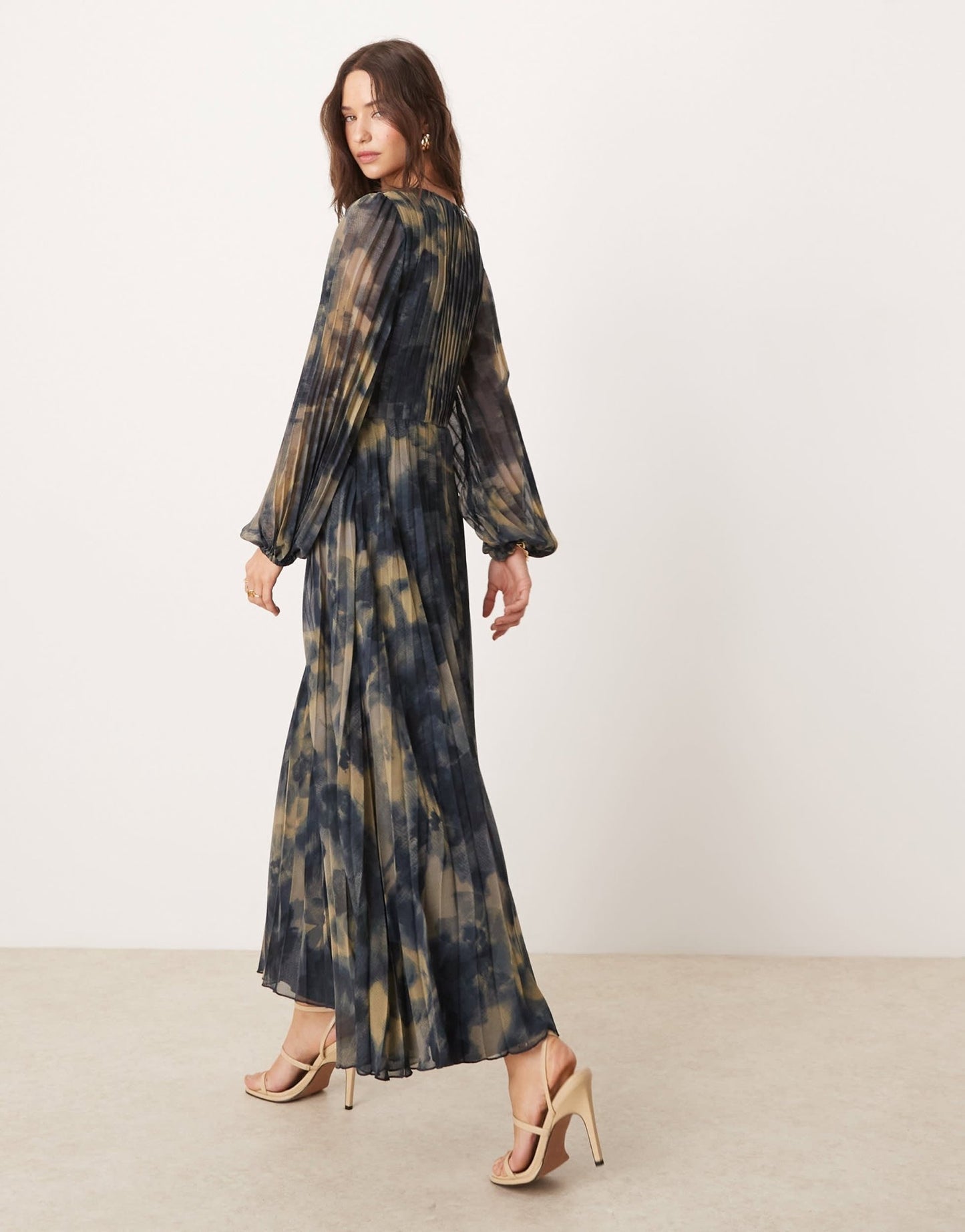 ASOS DESIGN twist detail wrap front pleated midi dress in blurred floral - ASOS Sample Sale EU Store