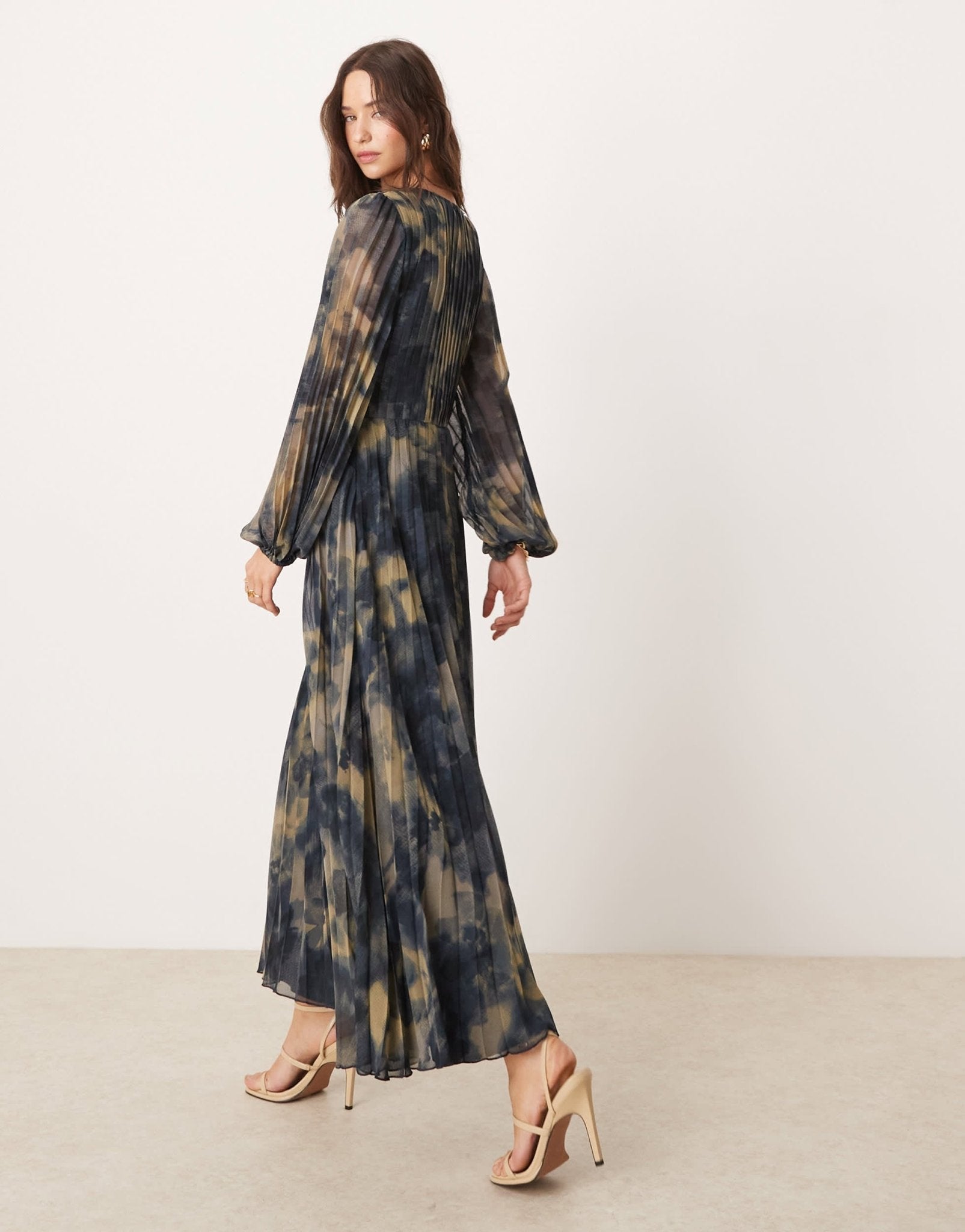 ASOS DESIGN twist detail wrap front pleated midi dress in blurred floral - ASOS Sample Sale EU Store