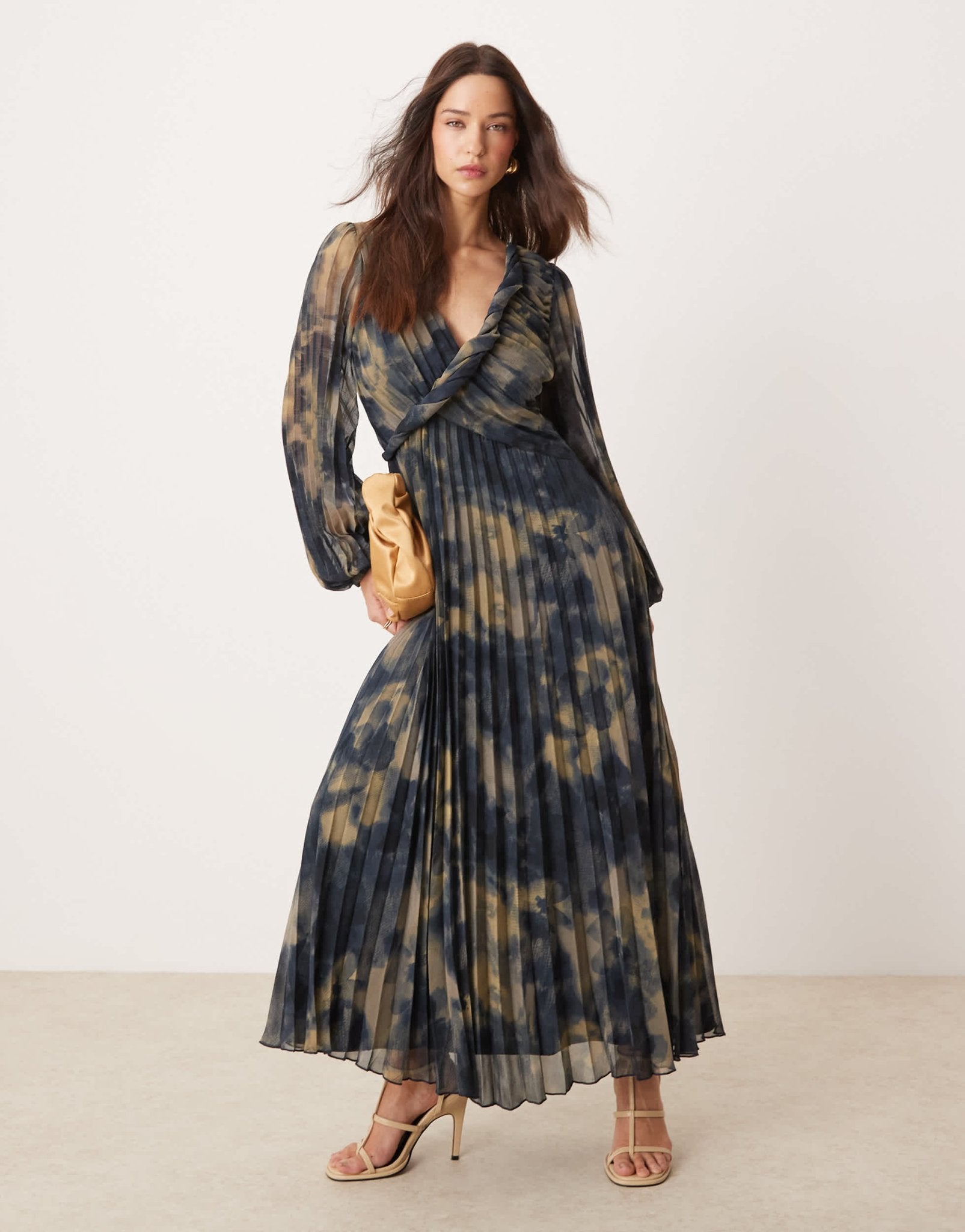 ASOS DESIGN twist detail wrap front pleated midi dress in blurred floral - ASOS Sample Sale EU Store