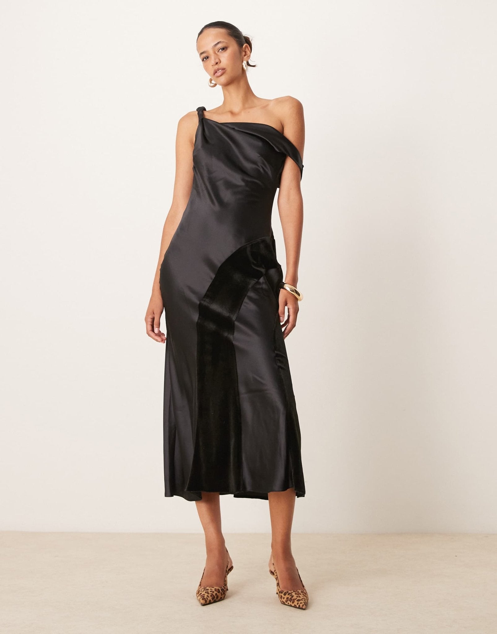 ASOS DESIGN twist off shoulder midi dress in velvet and satin in black - ASOS Sample Sale EU Store