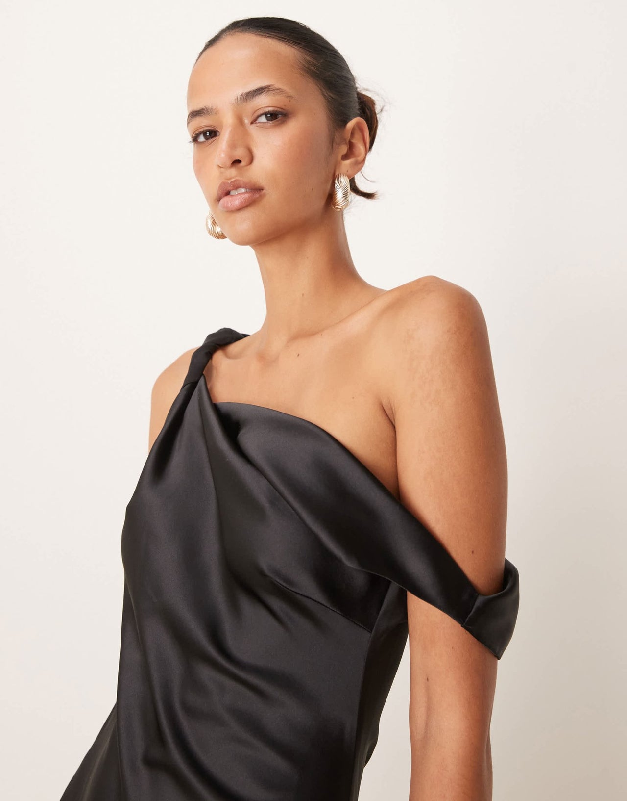 ASOS DESIGN twist off shoulder midi dress in velvet and satin in black - ASOS Sample Sale EU Store