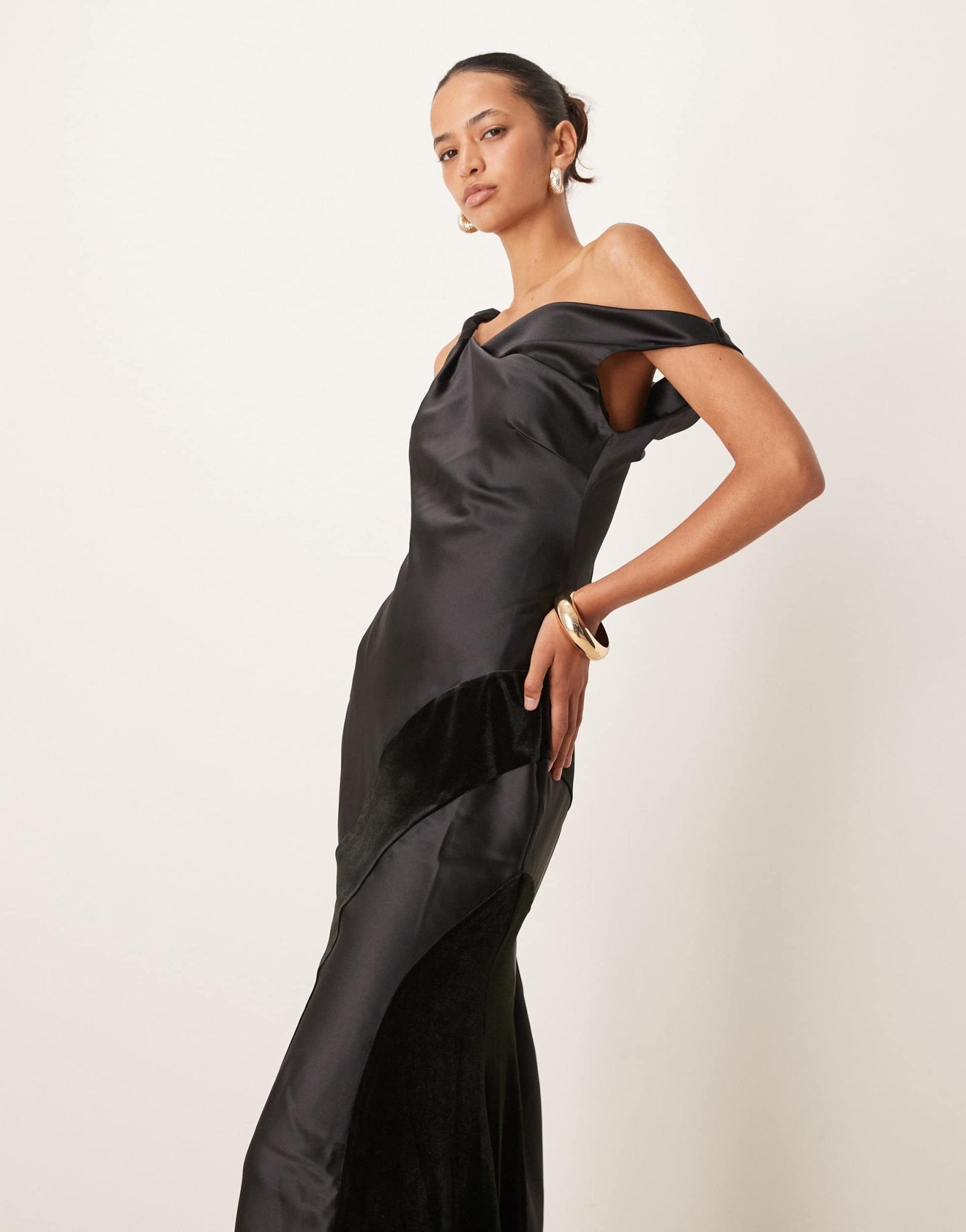 ASOS DESIGN twist off shoulder midi dress in velvet and satin in black - ASOS Sample Sale EU Store