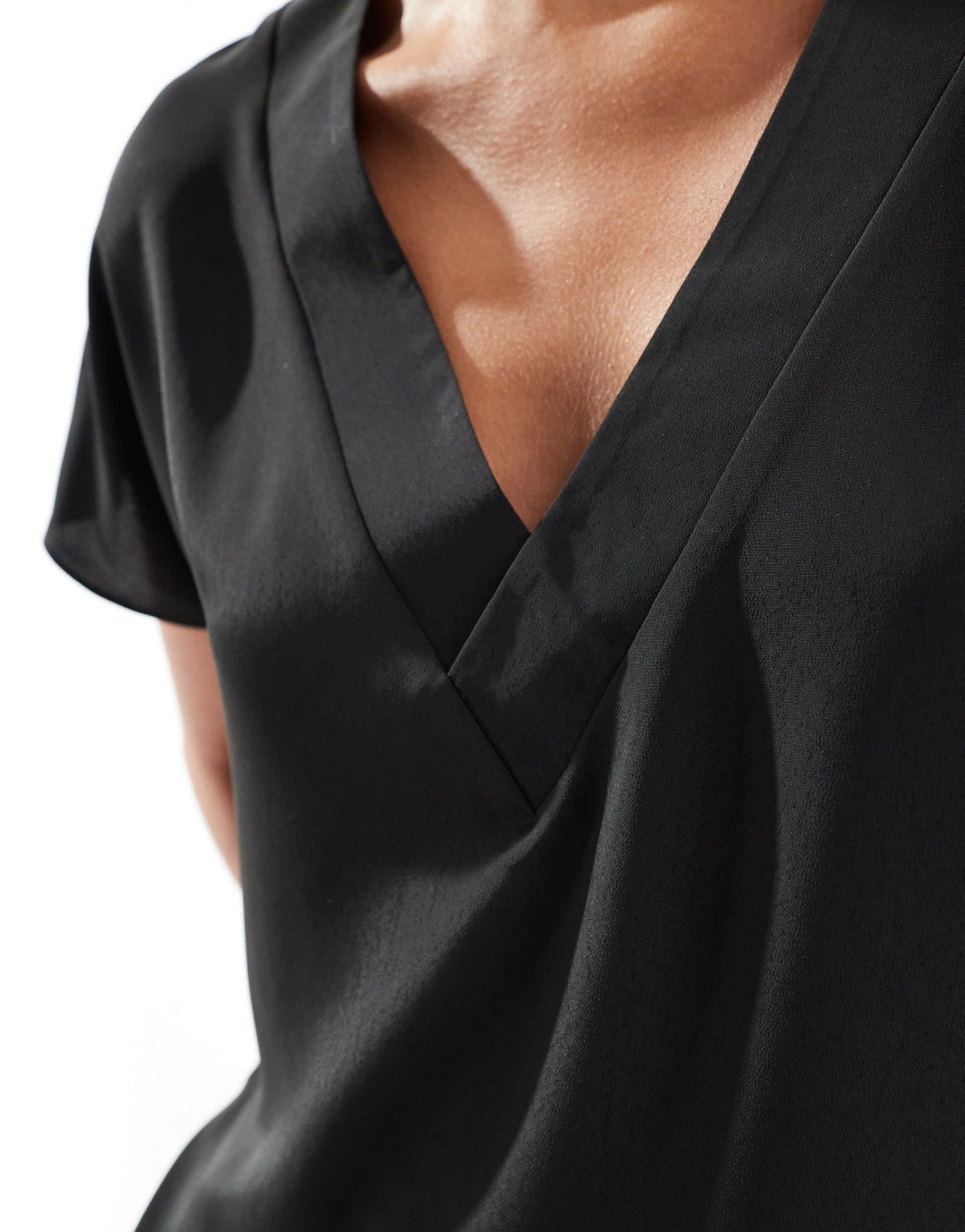 ASOS DESIGN V neck short sleeve top in black - ASOS Sample Sale EU Store