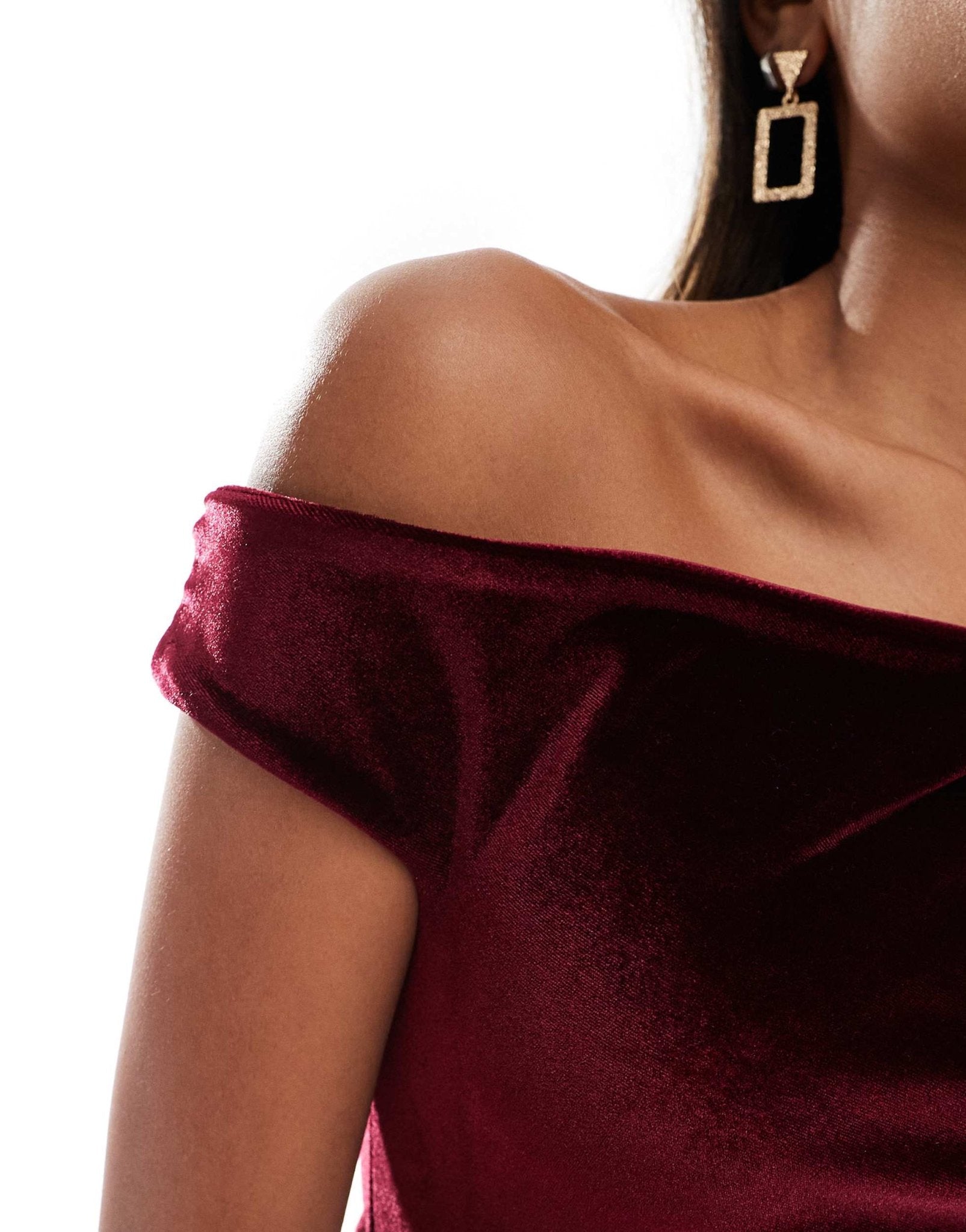 ASOS DESIGN velvet twisted off shoulder mini dress with asymmetric hem in burgundy - ASOS Sample Sale EU Store