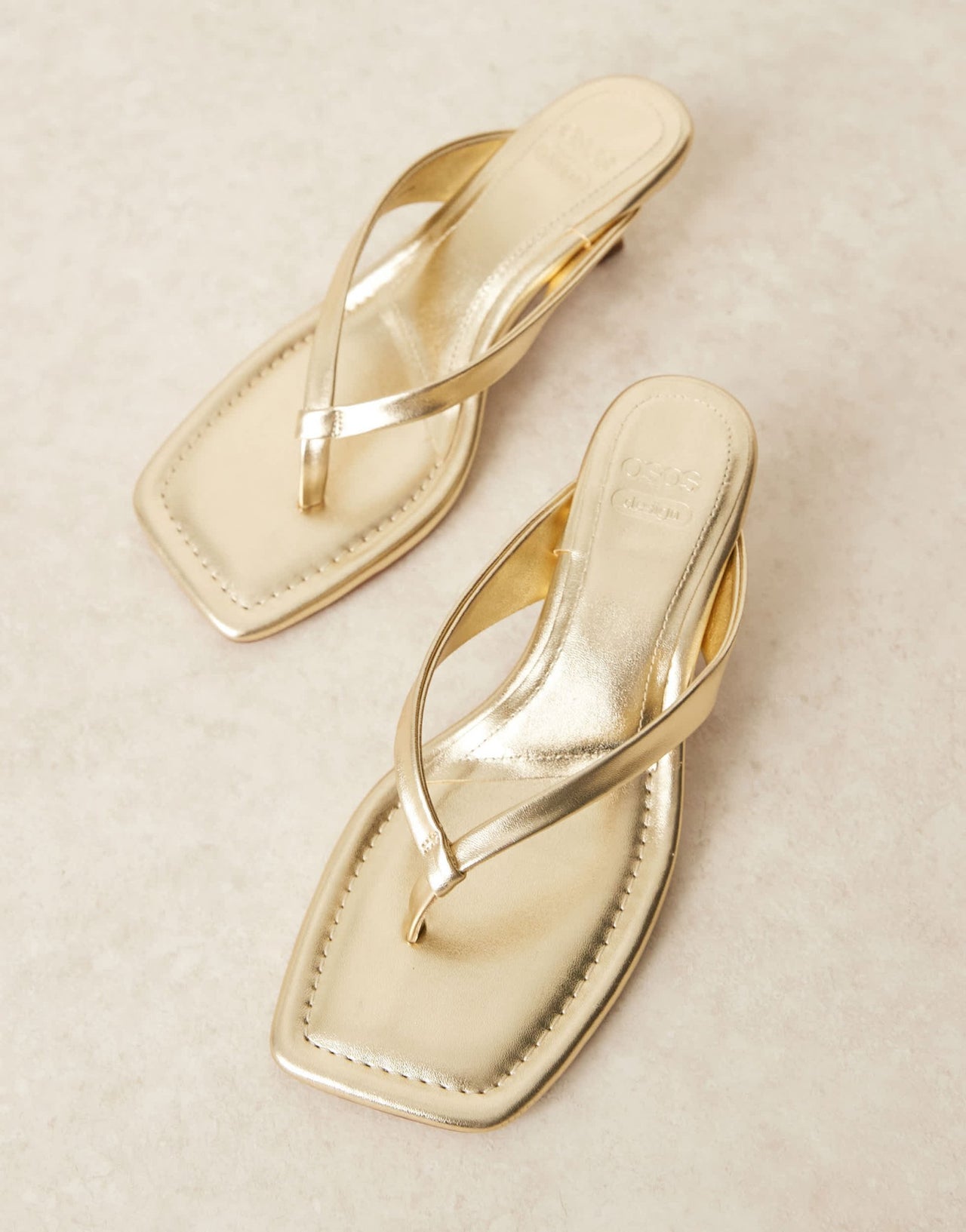 ASOS DESIGN Wide Fit Hawaii toe thong kitten heeled sandals in gold - ASOS Sample Sale EU Store