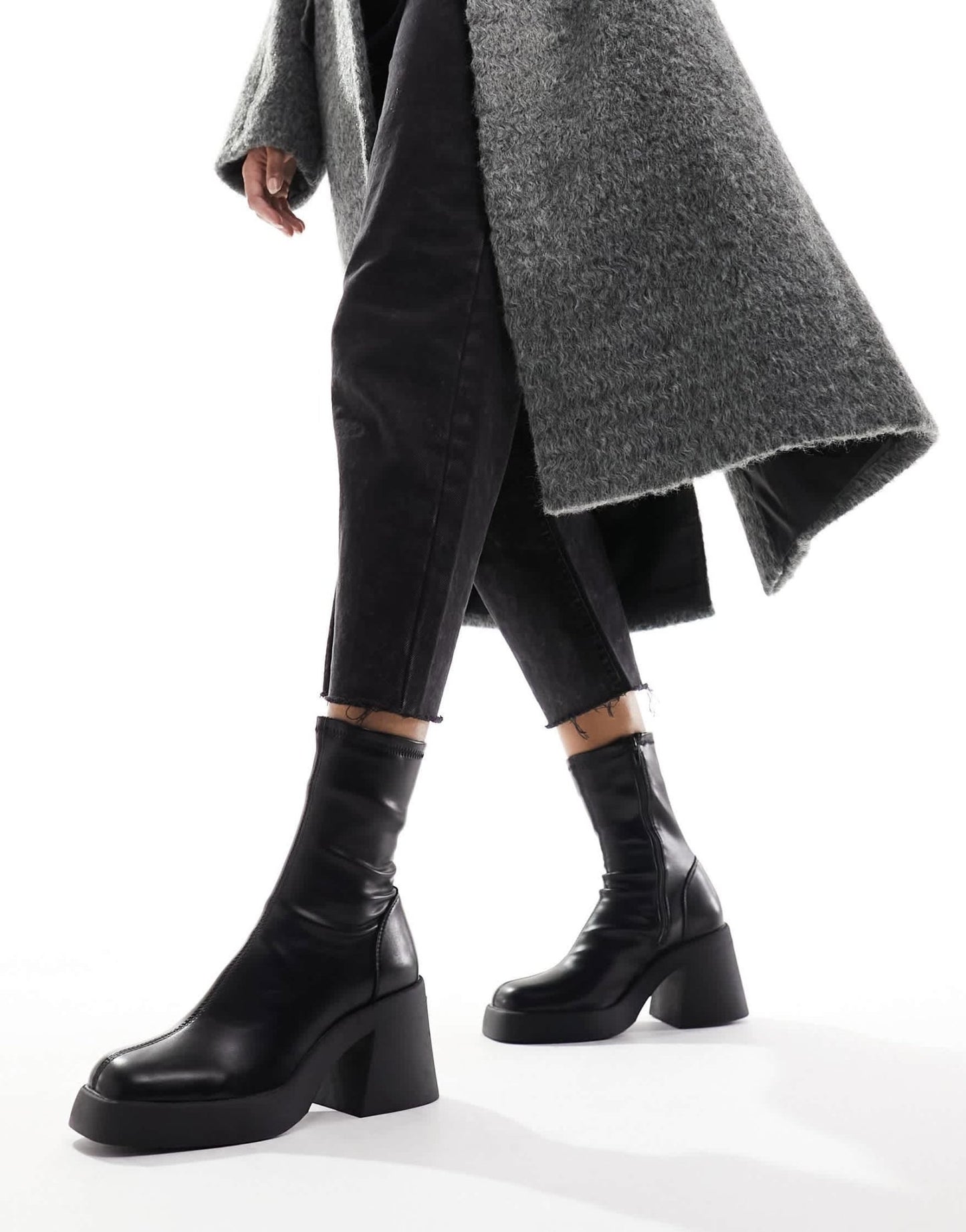 ASOS DESIGN Wide Fit Radiate mid - heel boots in black - ASOS Sample Sale EU Store