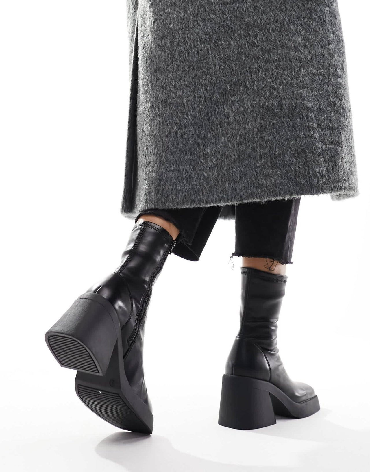ASOS DESIGN Wide Fit Radiate mid - heel boots in black - ASOS Sample Sale EU Store