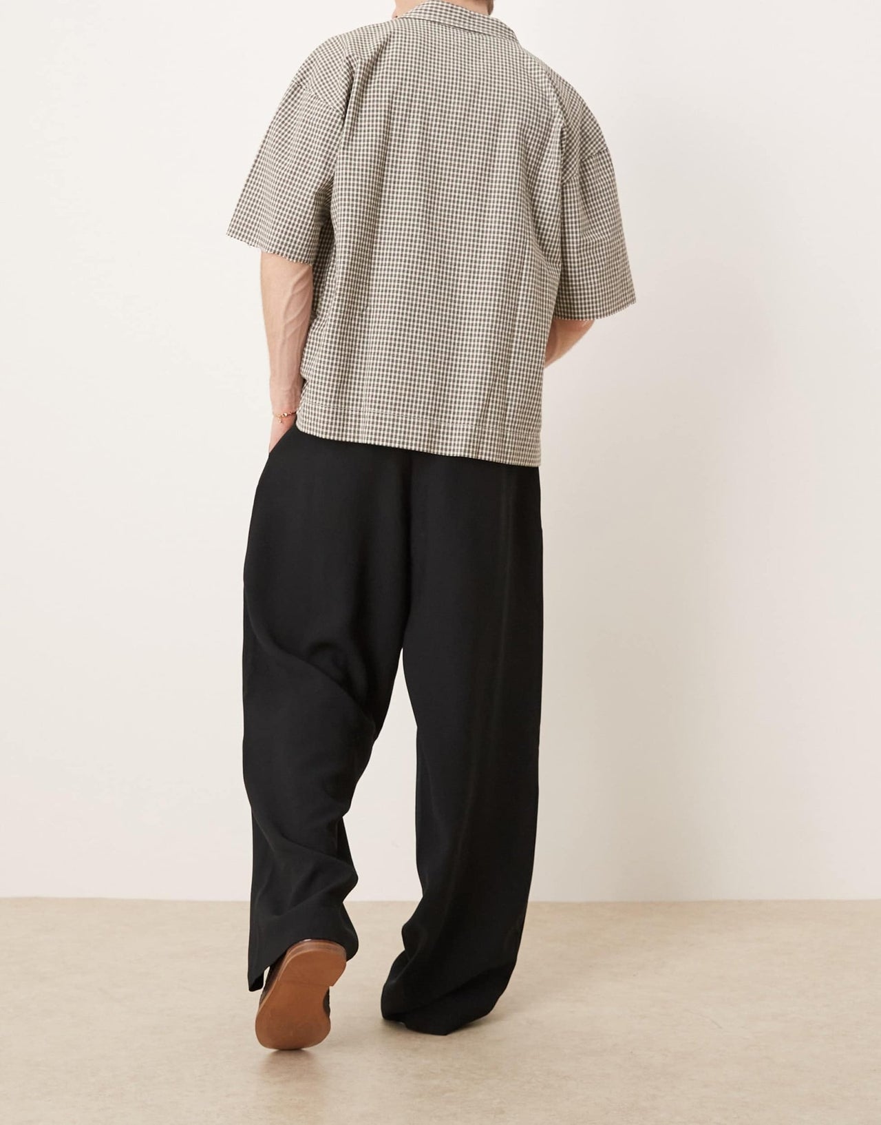 ASOS DESIGN wide leg smart trousers with front pleat in black - ASOS Sample Sale EU Store